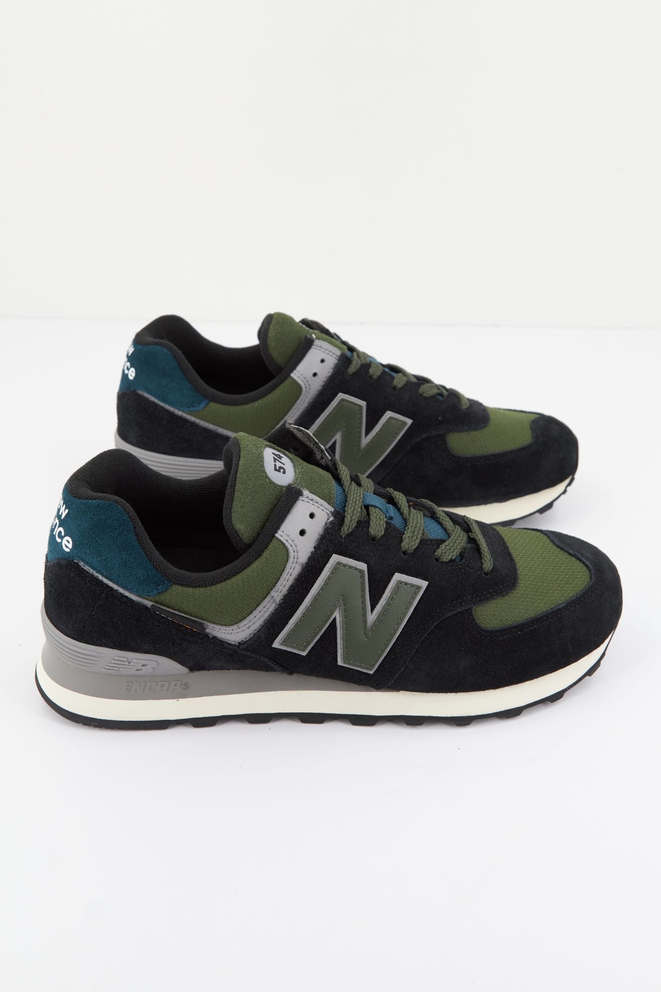 NEW BALANCE U574KBG en color AZUL (1)