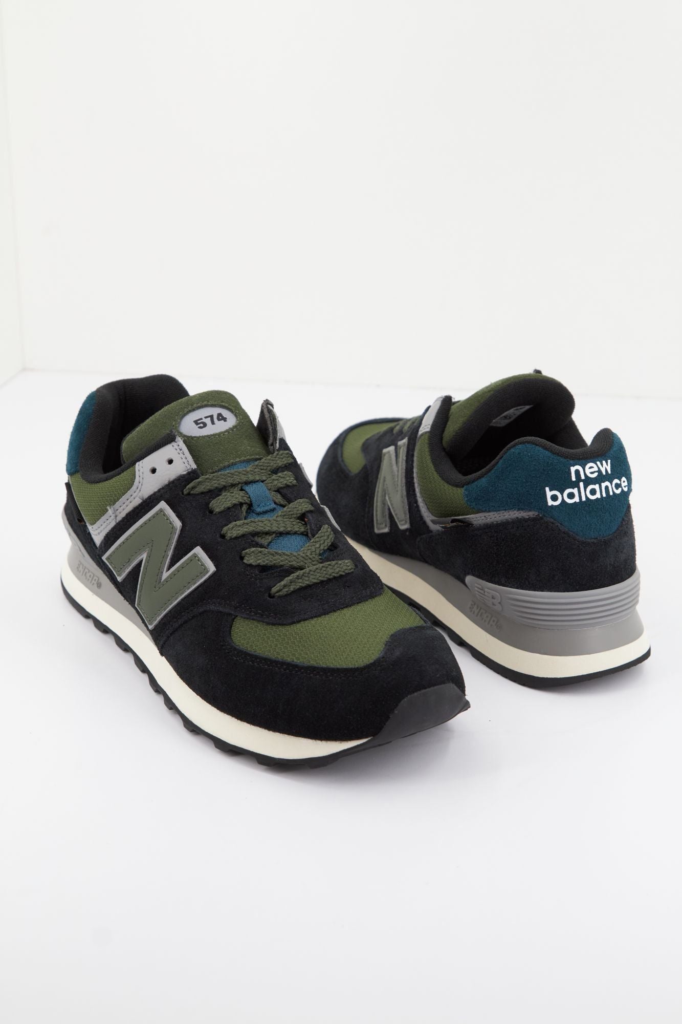 NEW BALANCE U574KBG en color AZUL (3)