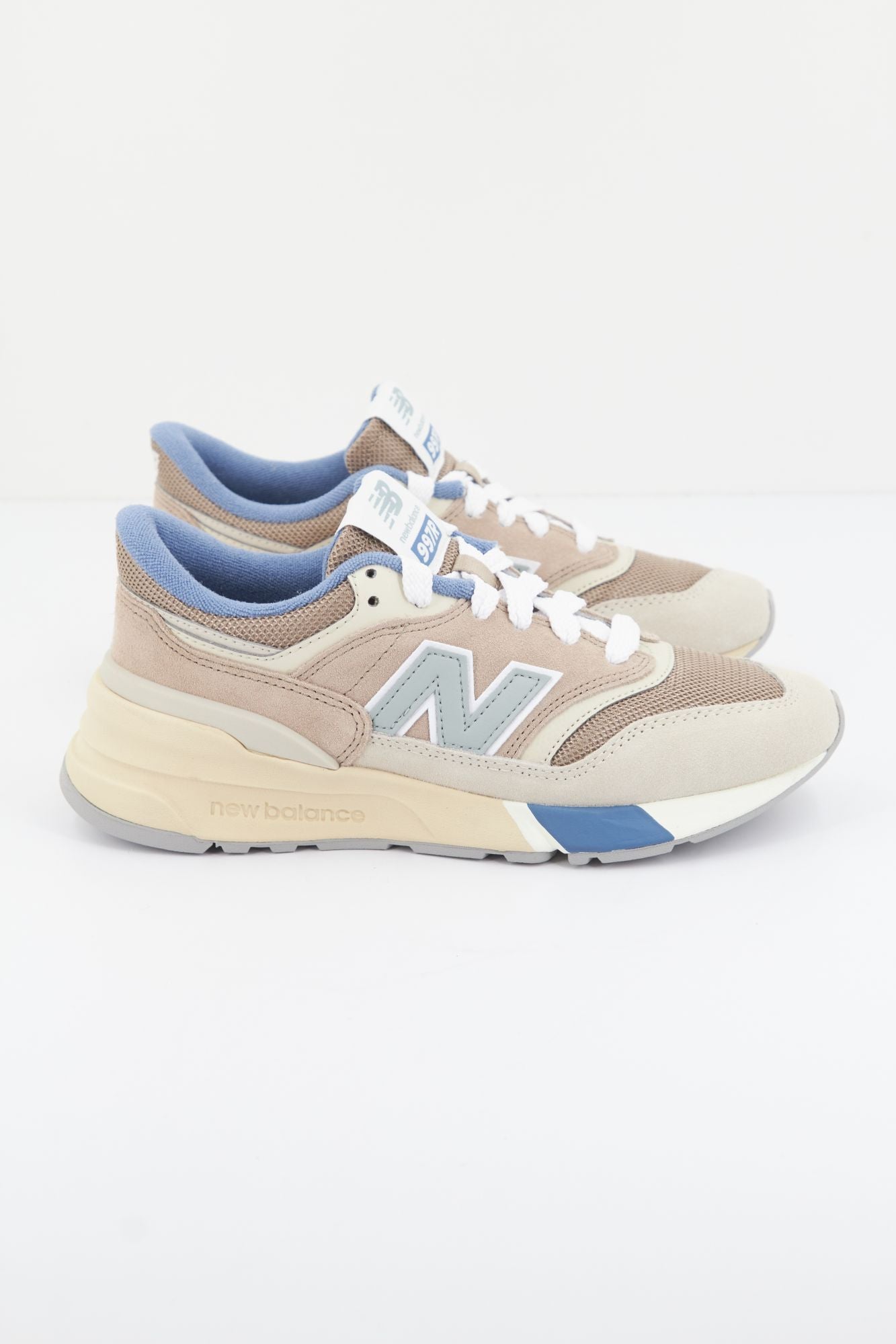 NEW BALANCE U997RBC en color BEIS (1)