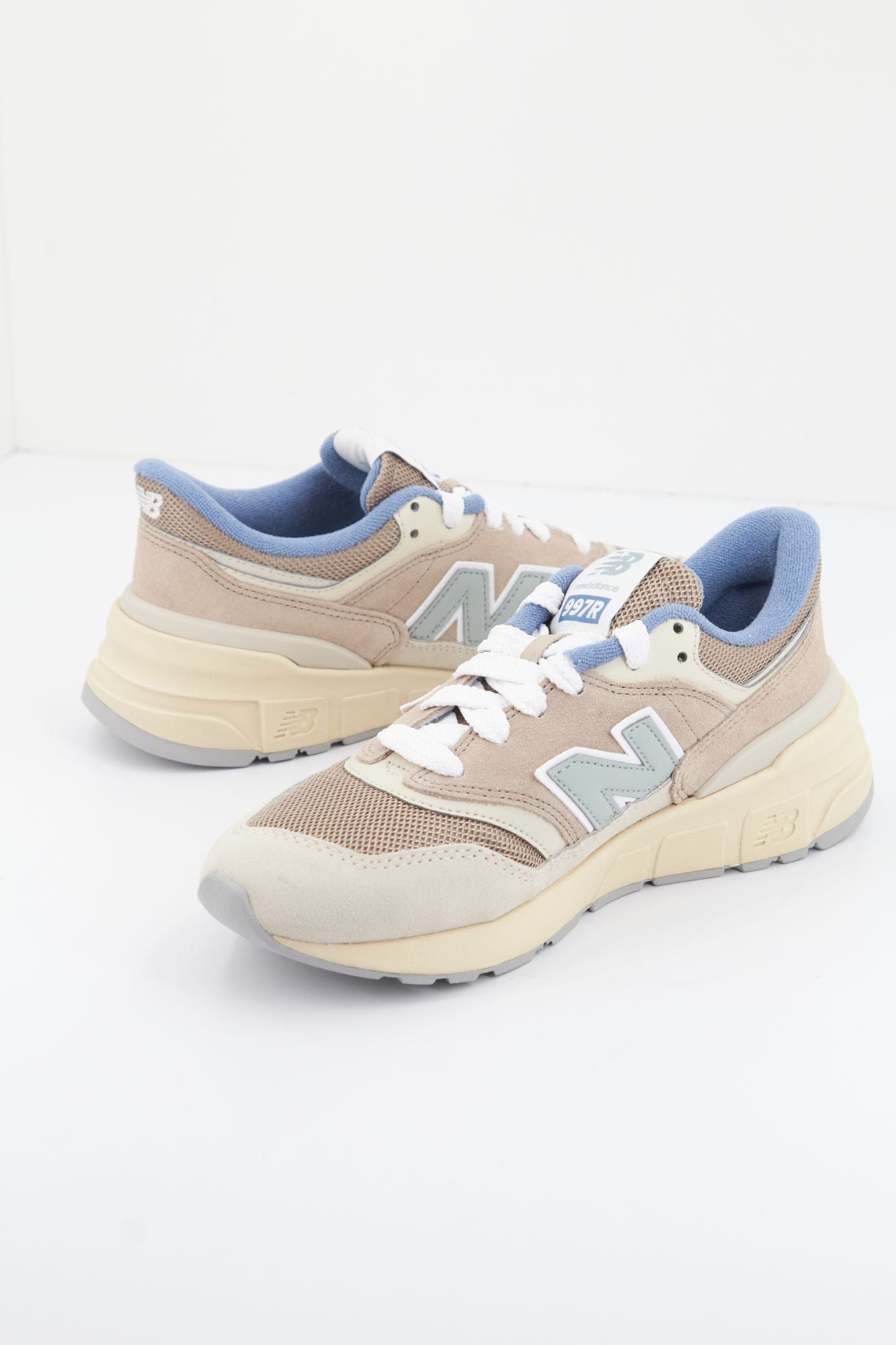 NEW BALANCE U997RBC en color BEIS (2)
