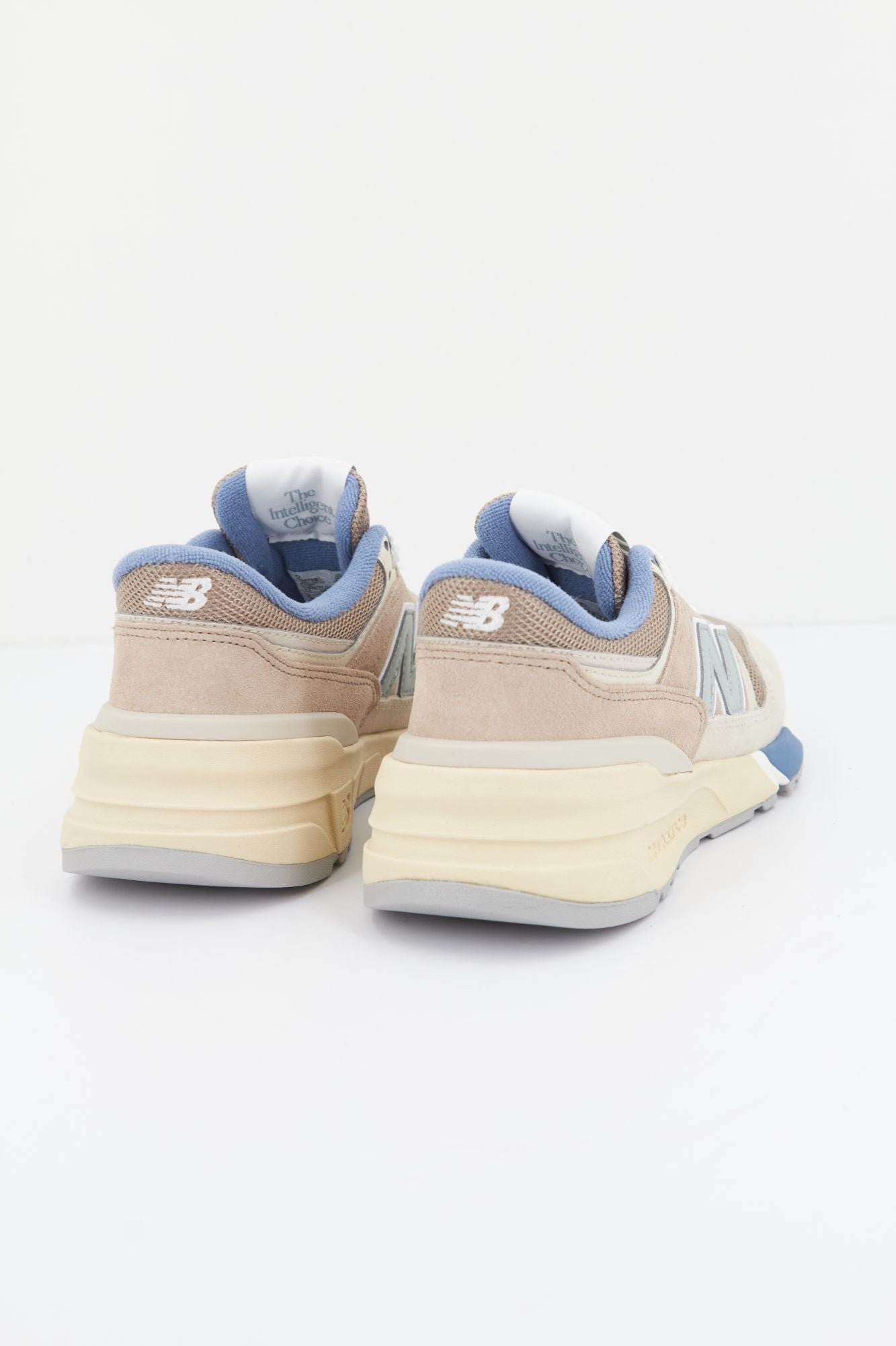 NEW BALANCE U997RBC en color BEIS (4)