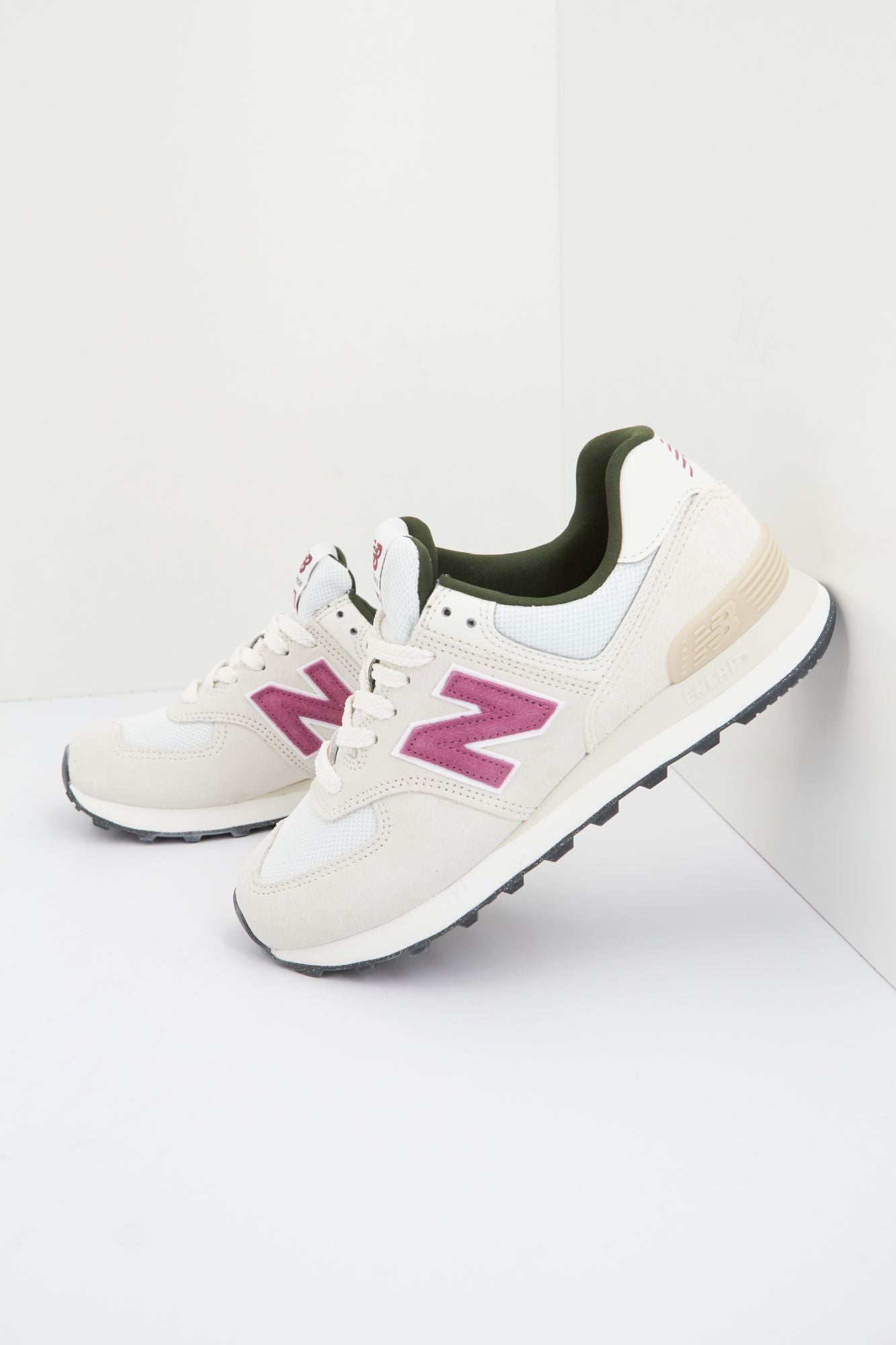 NEW BALANCE WL574 TW2 en color BEIS (2)
