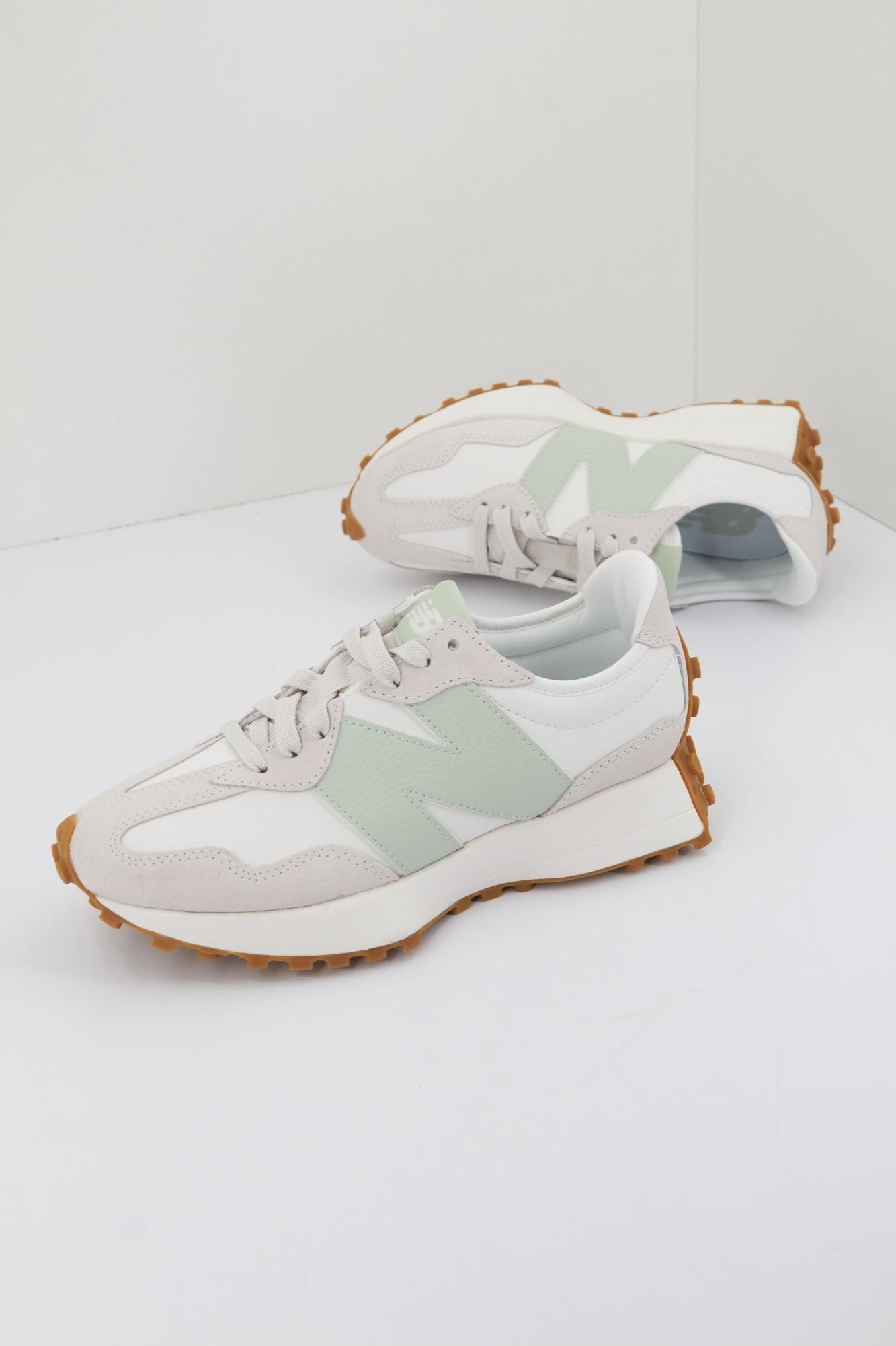 NEW BALANCE WS327OU en color BLANCO (2)