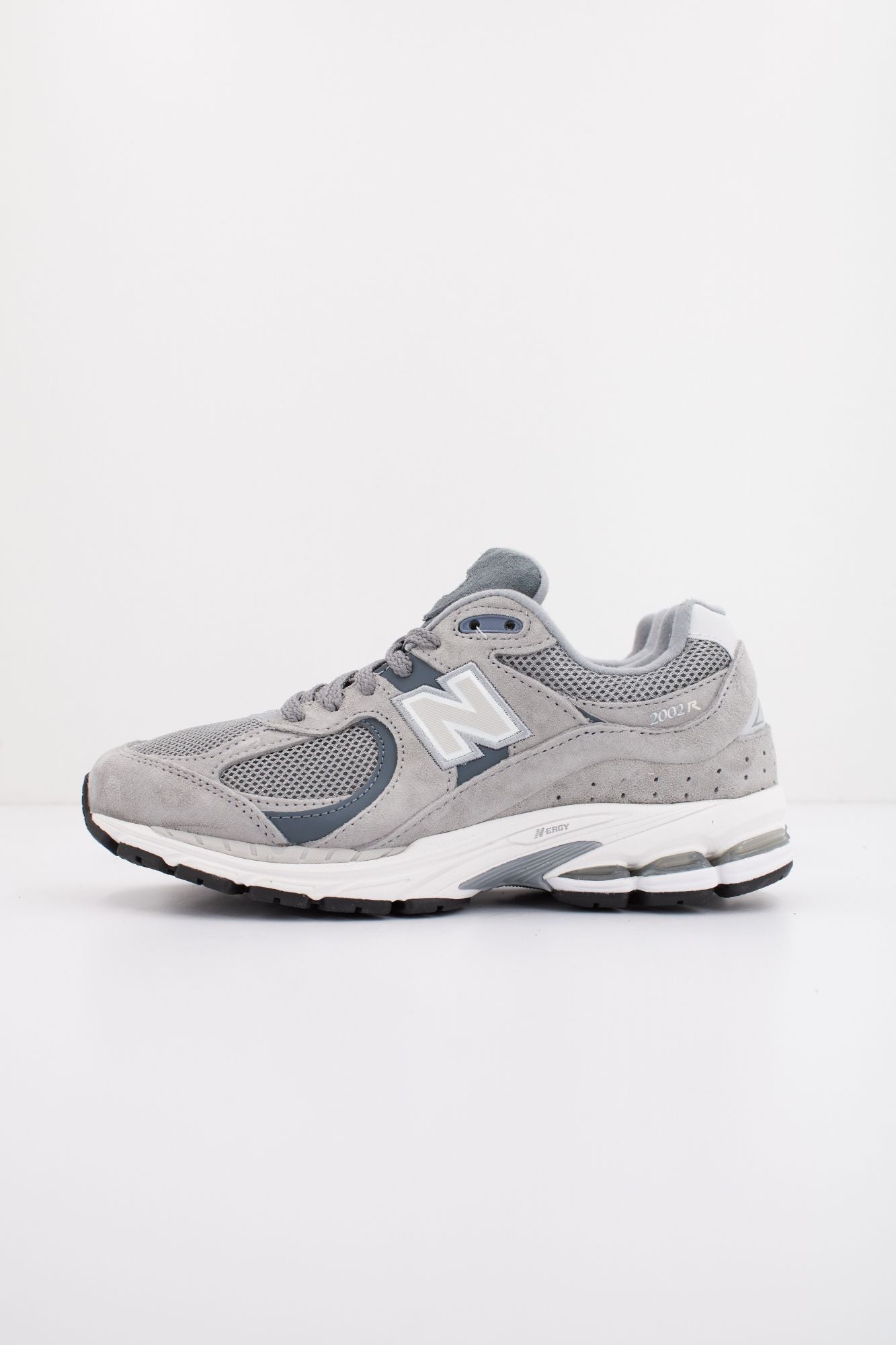 NEW BALANCE M2002 RST en color GRIS (1)