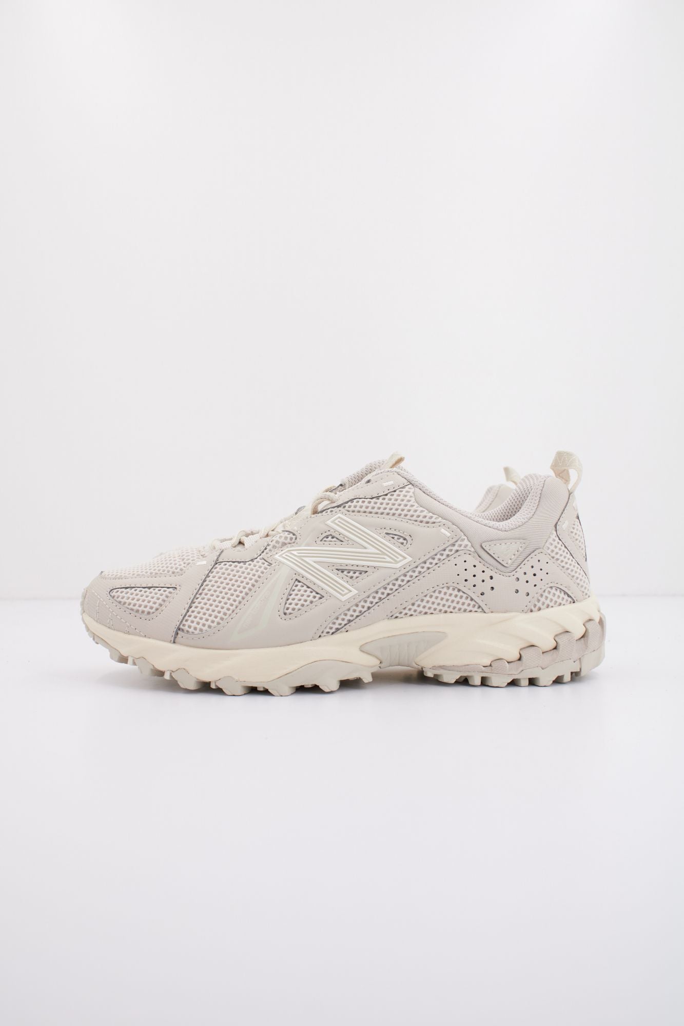 NEW BALANCE ML610 TBC en color BEIS (1)