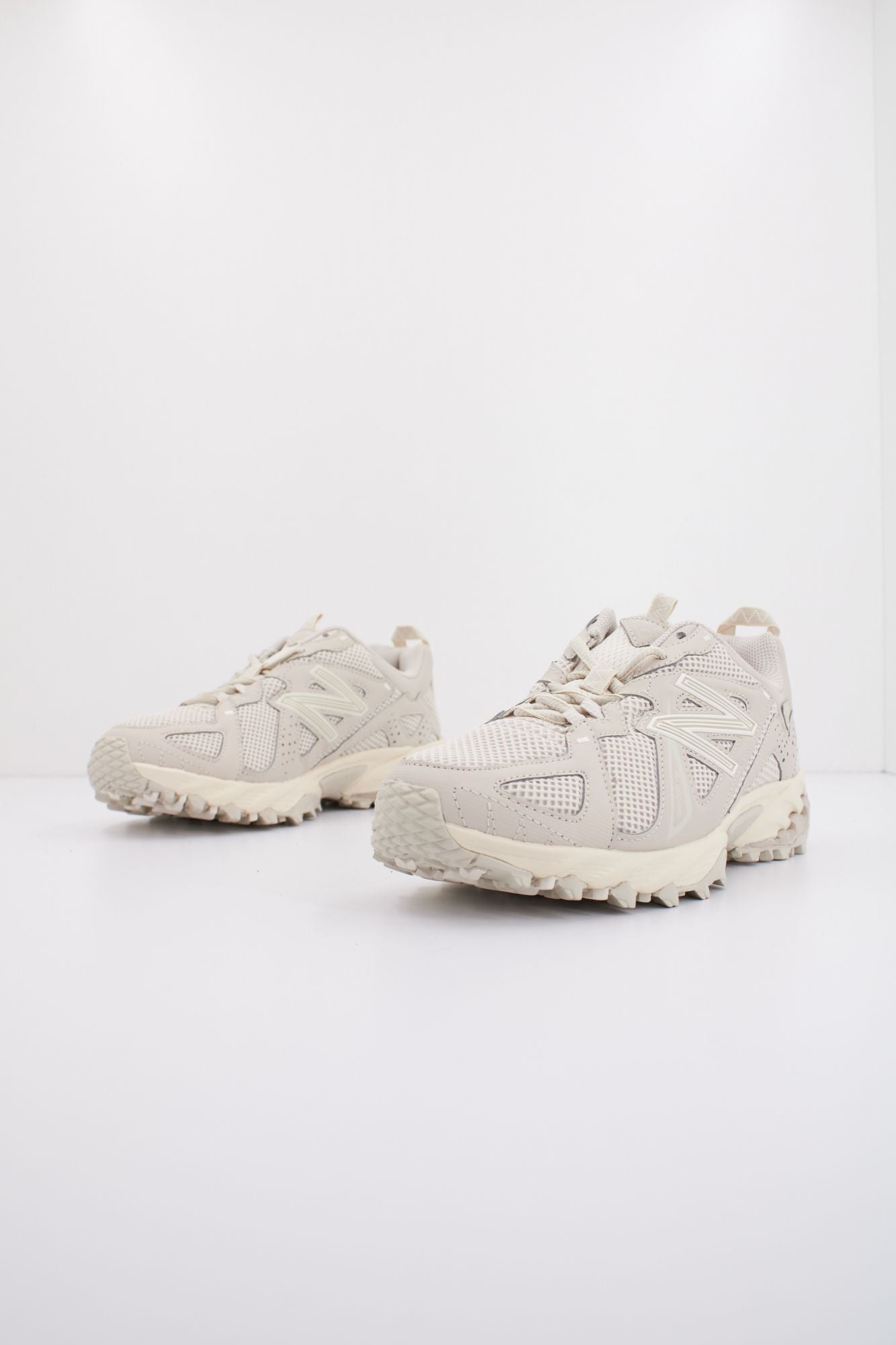 NEW BALANCE ML610 TBC en color BEIS (2)