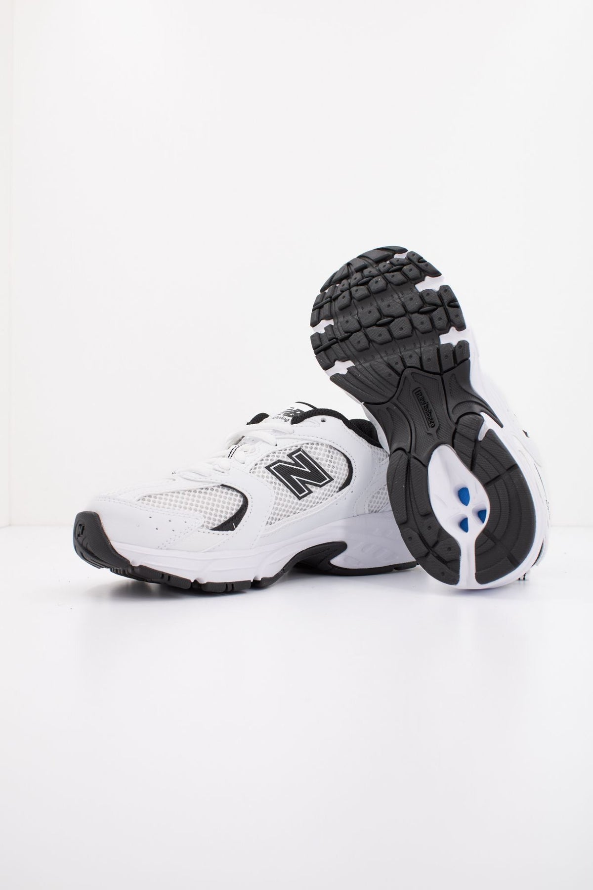 NEW BALANCE 530 MR530EWB en color BLANCO (4)