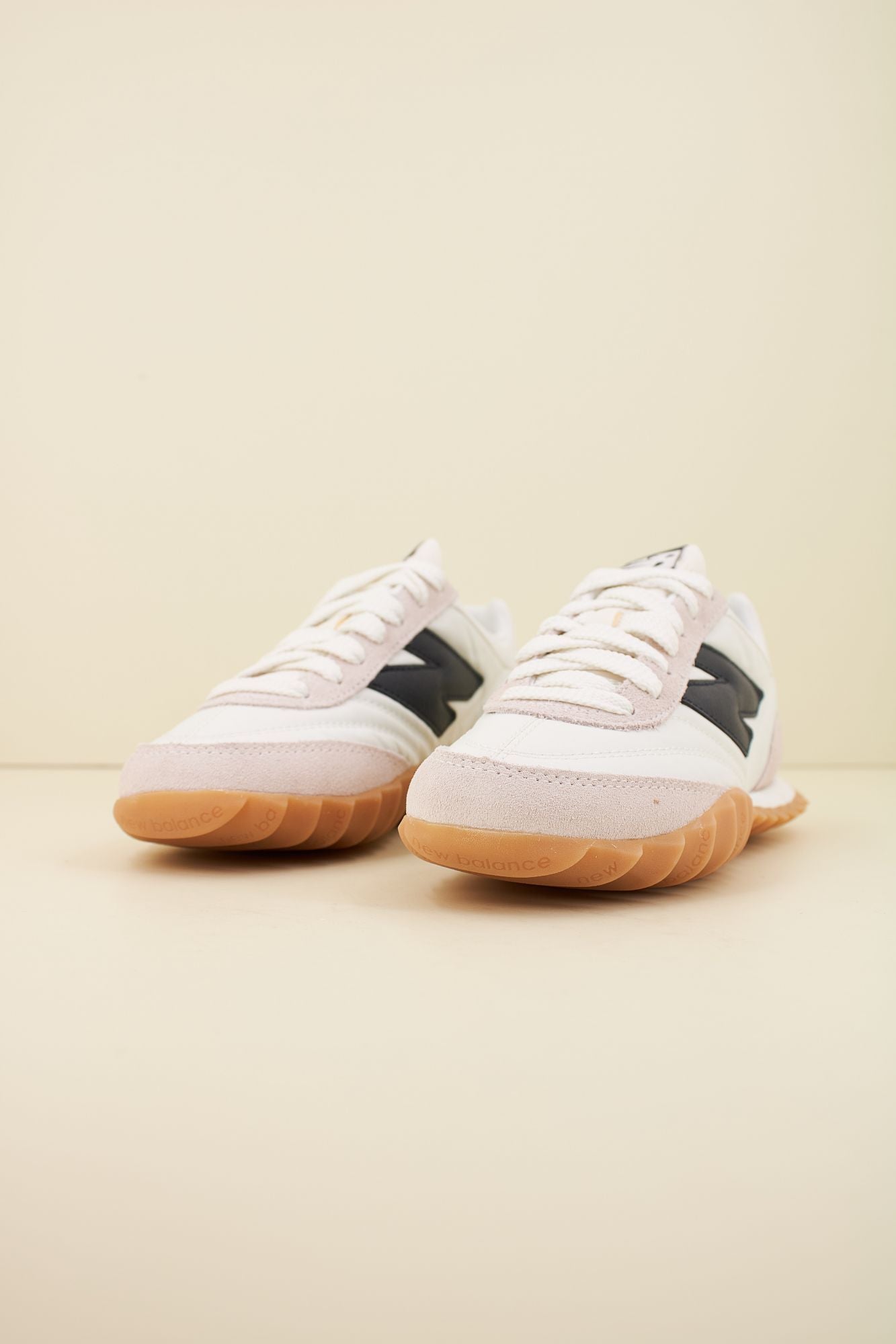 NEW BALANCE URC30 FB en color BLANCO (2)