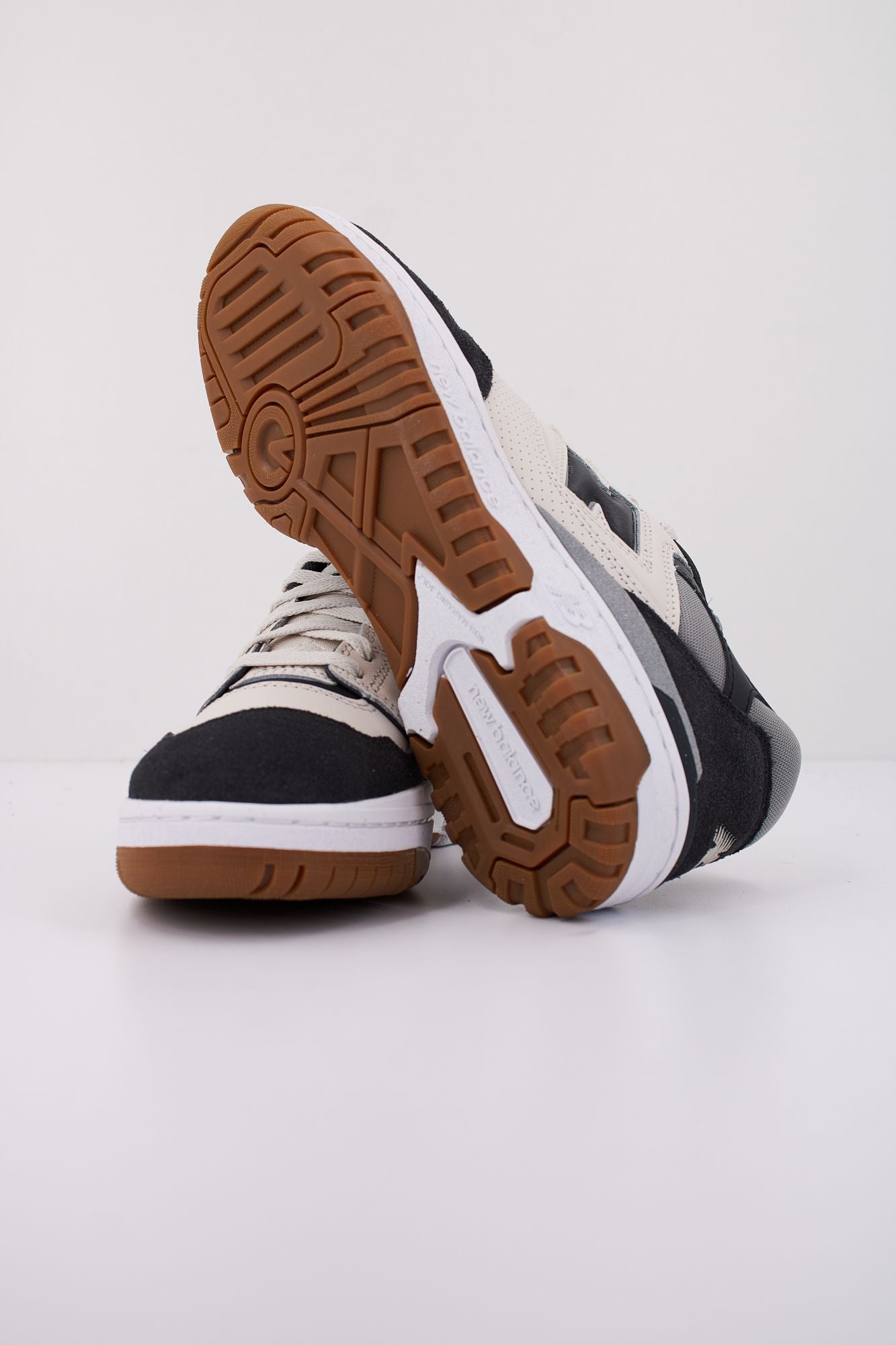 NEW BALANCE BBW550 HJ en color GRIS (5)