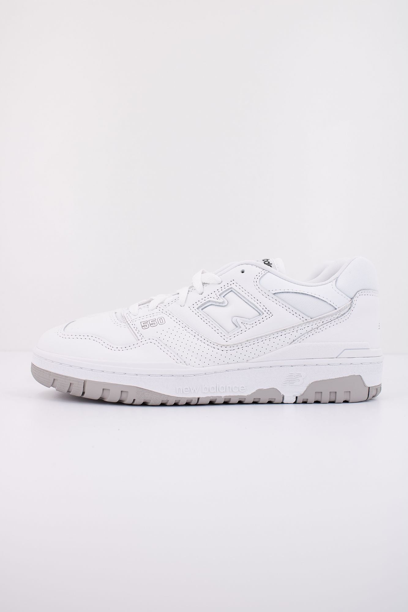 NEW BALANCE BB550 PB1 en color BLANCO (1)
