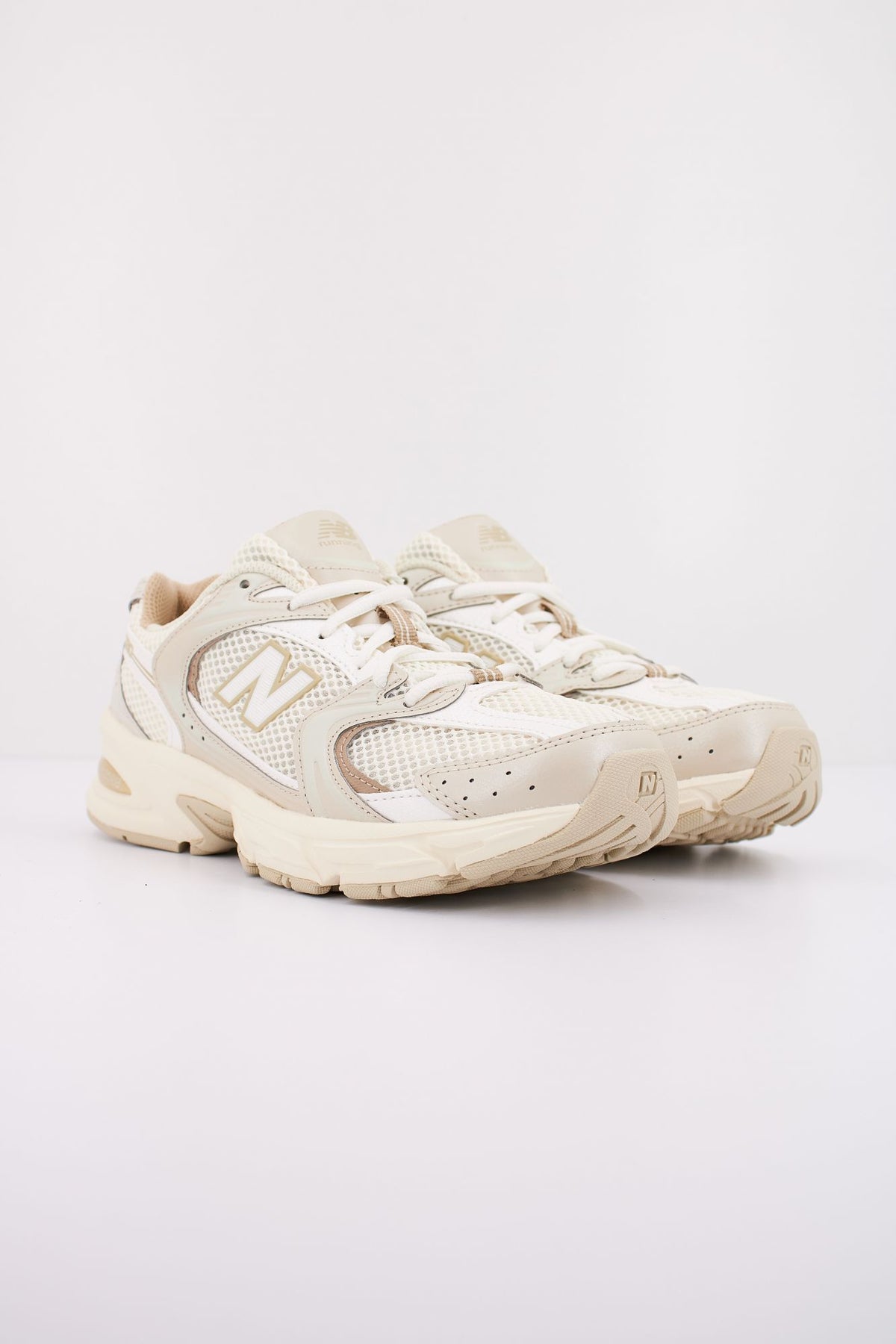NEW BALANCE 530 MR530AA en color BEIS (2)