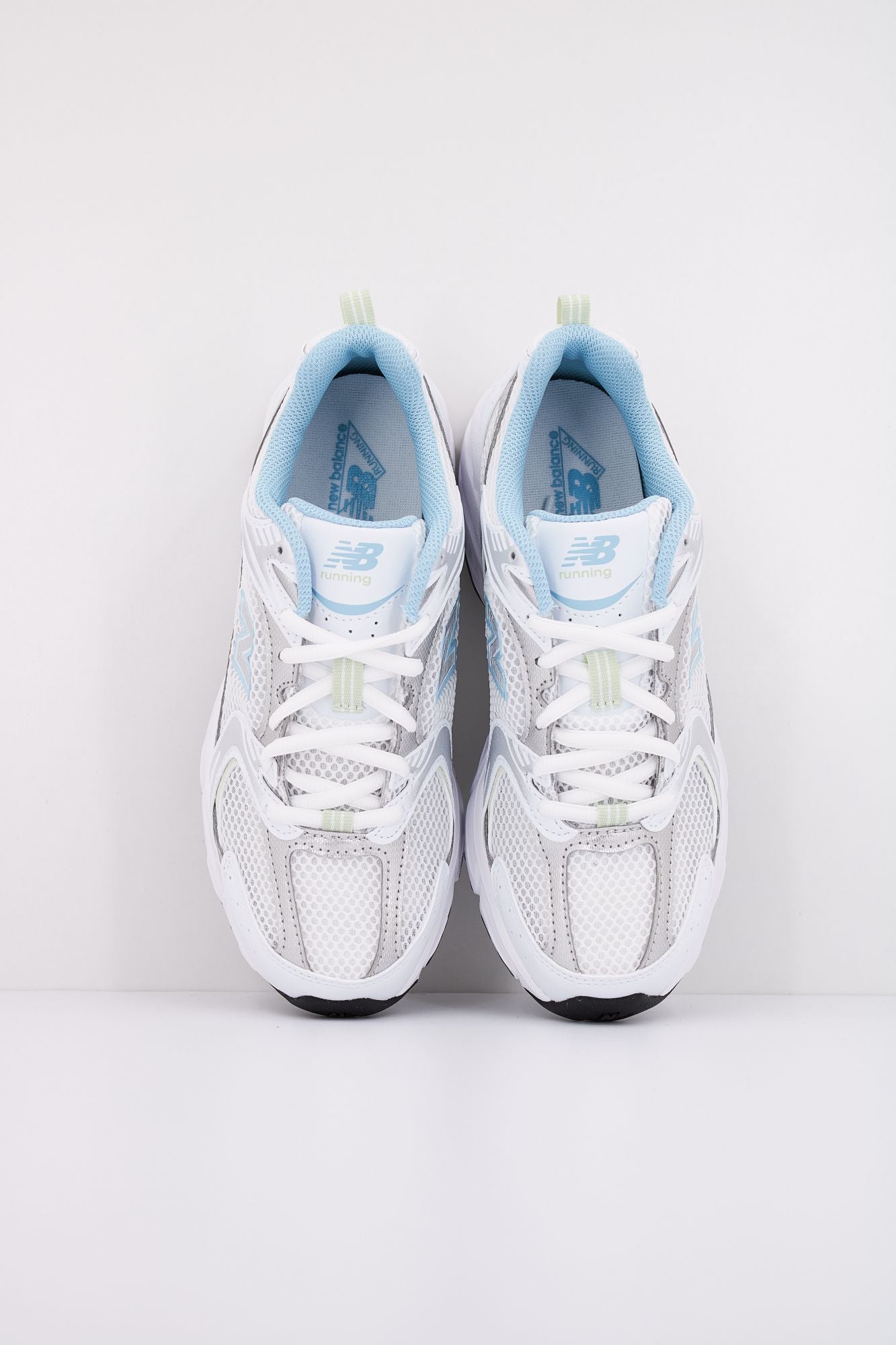 NEW BALANCE MR530 SGB en color BLANCO (3)