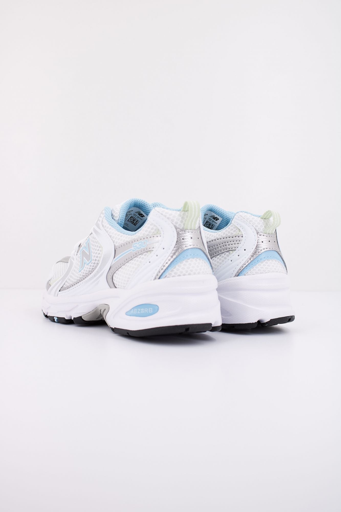 NEW BALANCE MR530 SGB en color BLANCO (4)