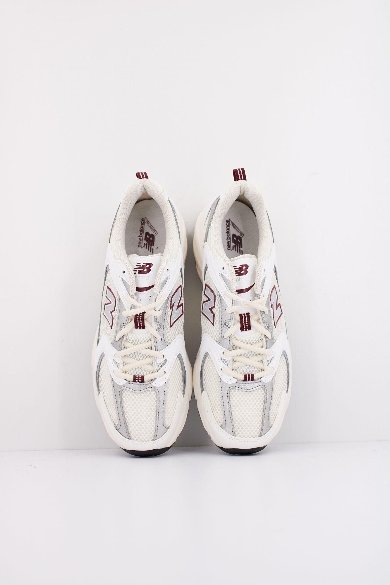NEW BALANCE MR530 SZ en color BLANCO (3)