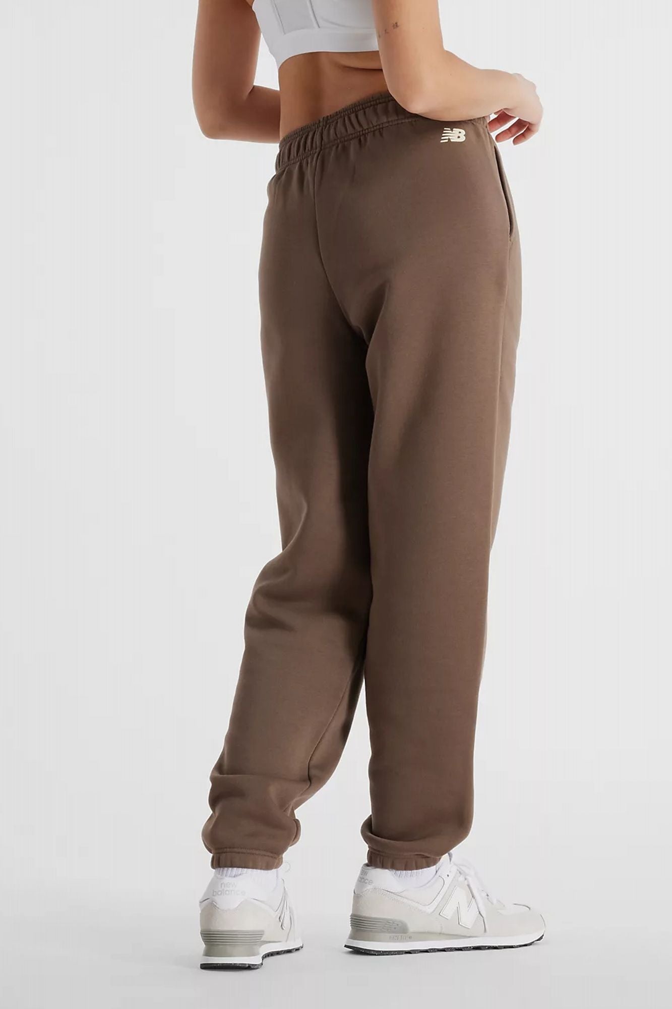 NEW BALANCE GRAPHIC FLEECE JOGGER en color MARRON (3)