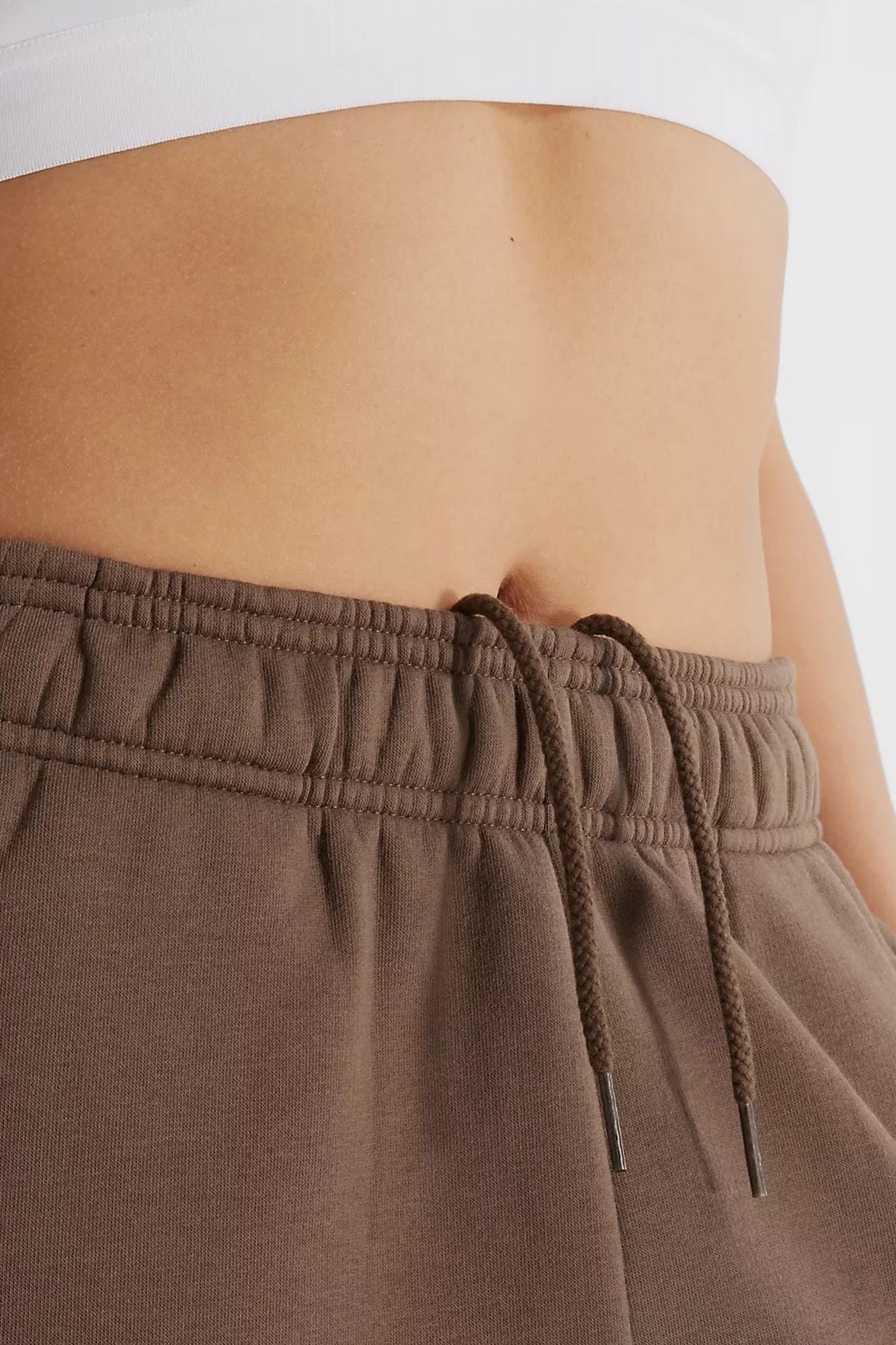 NEW BALANCE GRAPHIC FLEECE JOGGER en color MARRON (4)