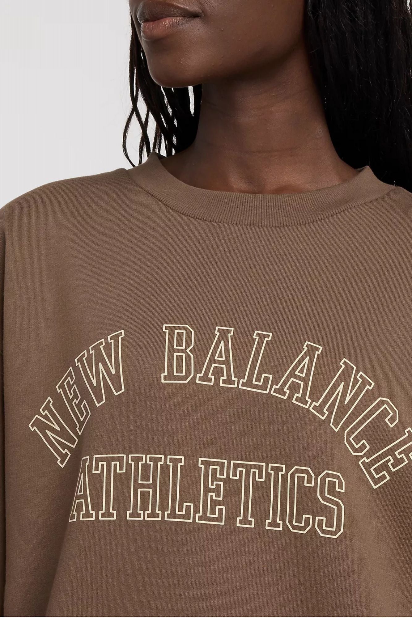 NEW BALANCE GRAPHIC FLEECE CREW en color MARRON (4)