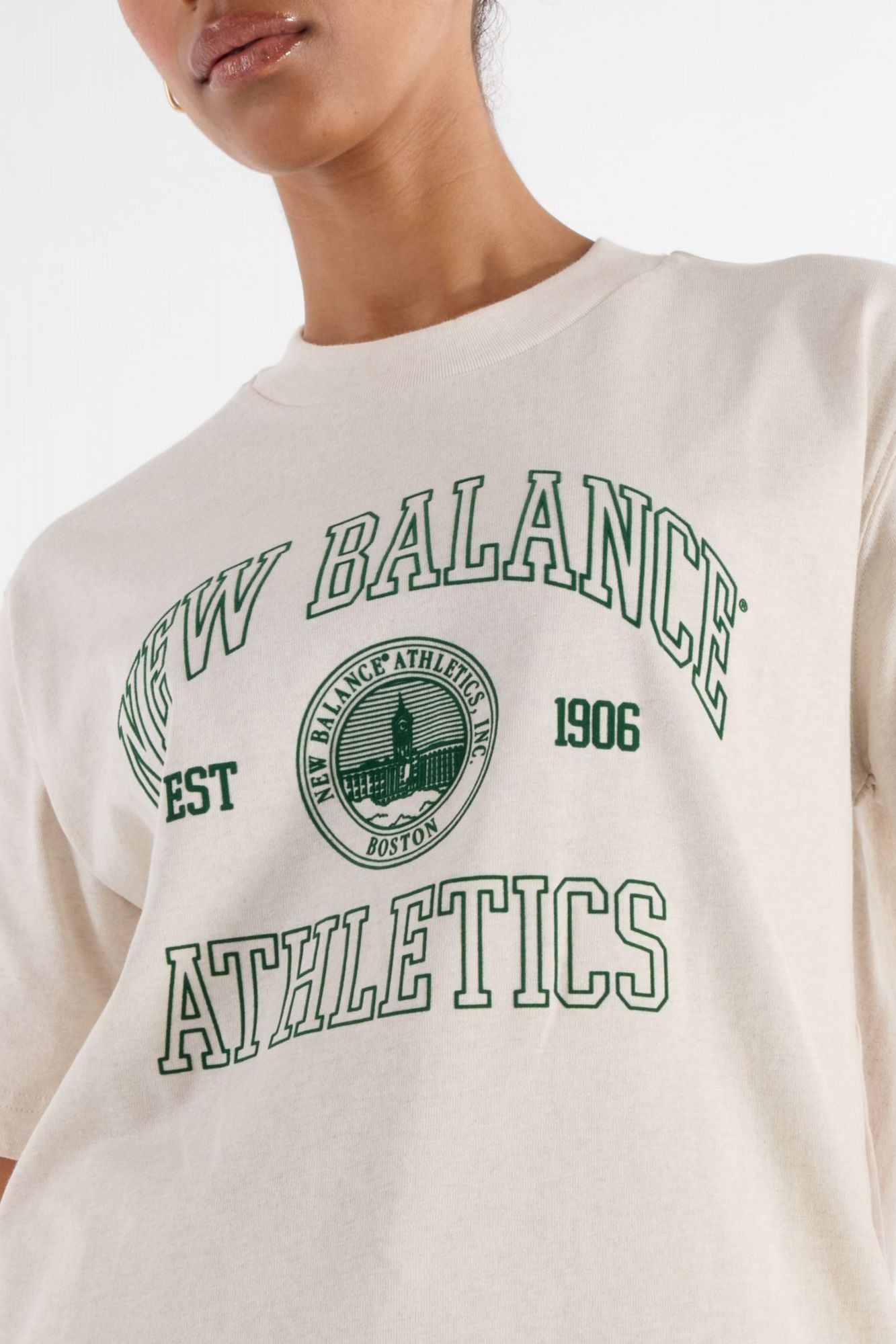 NEW BALANCE ATHLETICS OVERSIZED CREST T en color BLANCO (4)