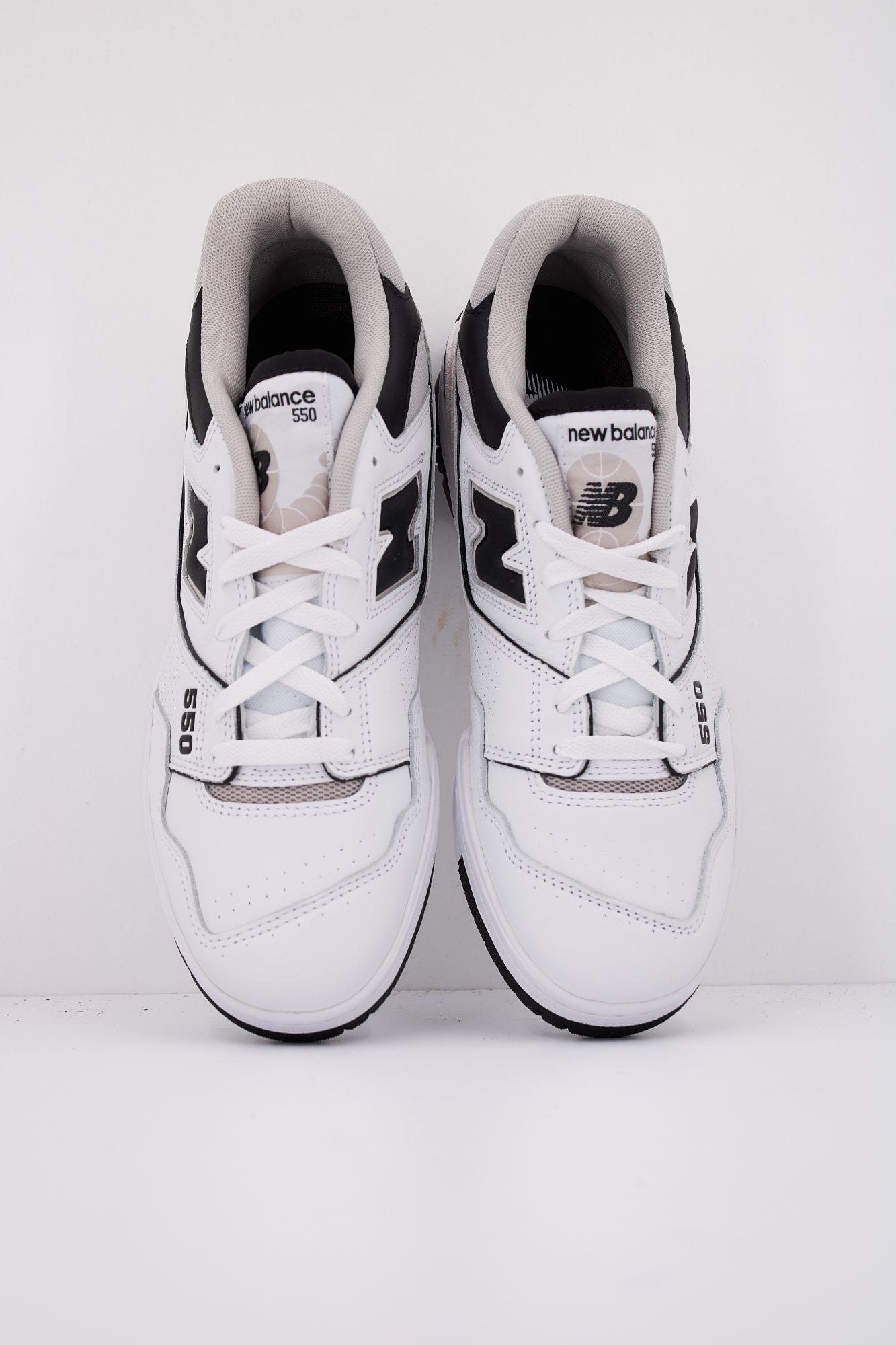 NEW BALANCE BB550 ESI en color BLANCO (3)