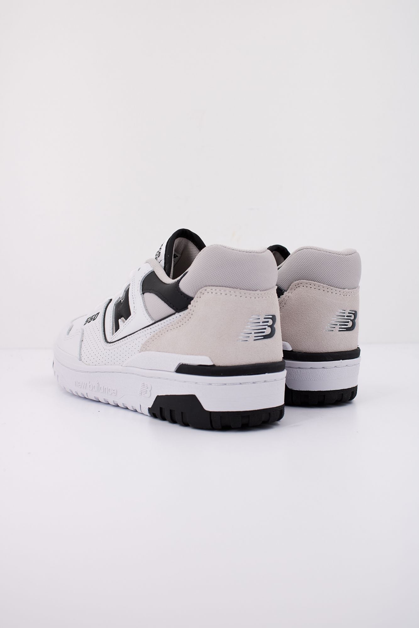 NEW BALANCE BB550 ESI en color BLANCO (4)