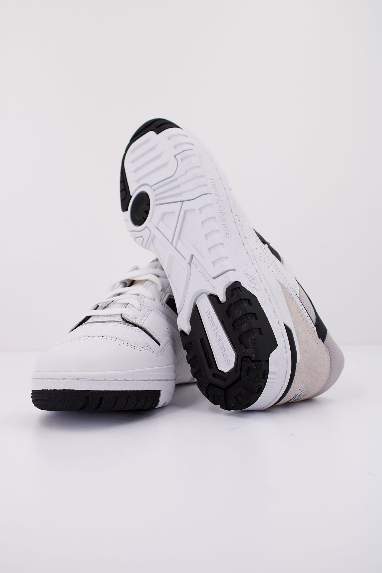NEW BALANCE BB550 ESI en color BLANCO (5)