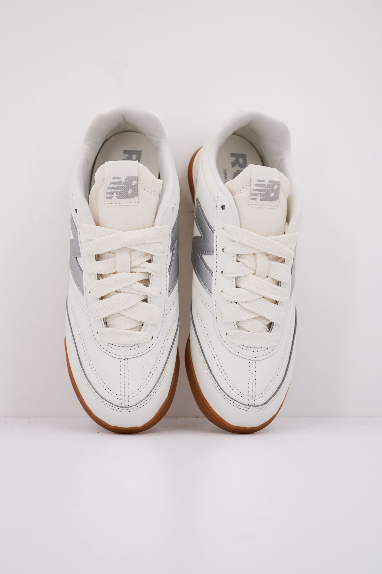 NEW BALANCE URC42 CB en color BLANCO (3)