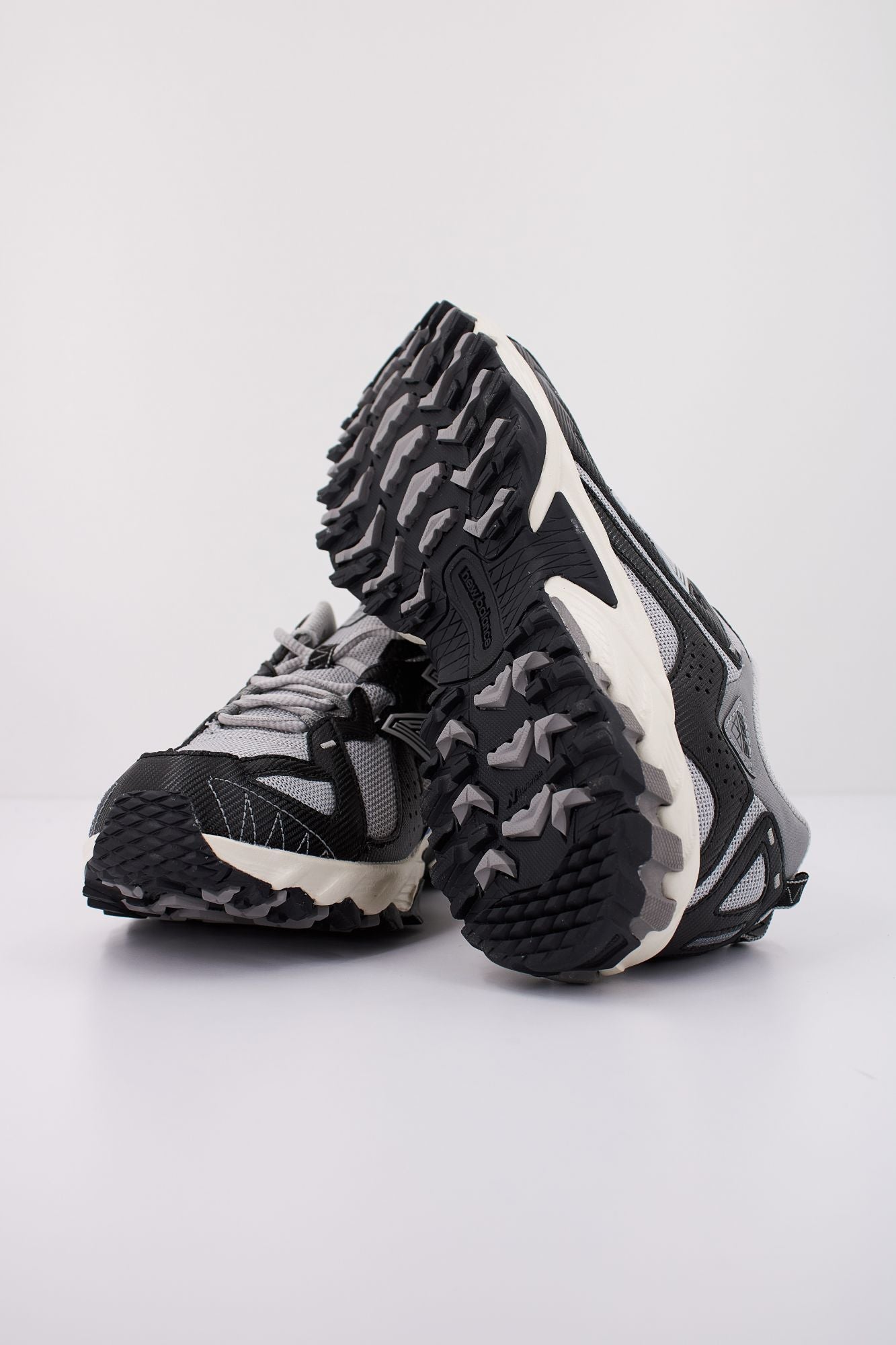 NEW BALANCE ML610 TAR en color GRIS (5)