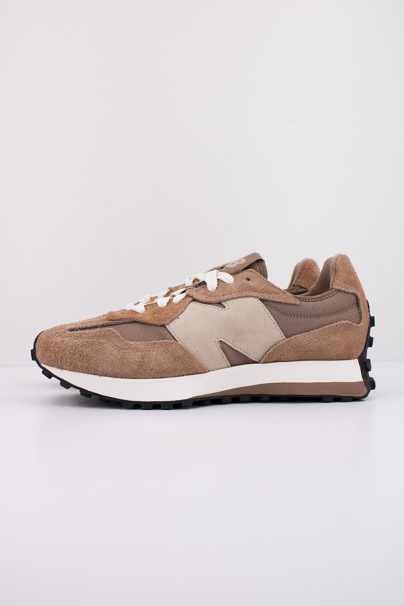 NEW BALANCE  en color MARRON (1)