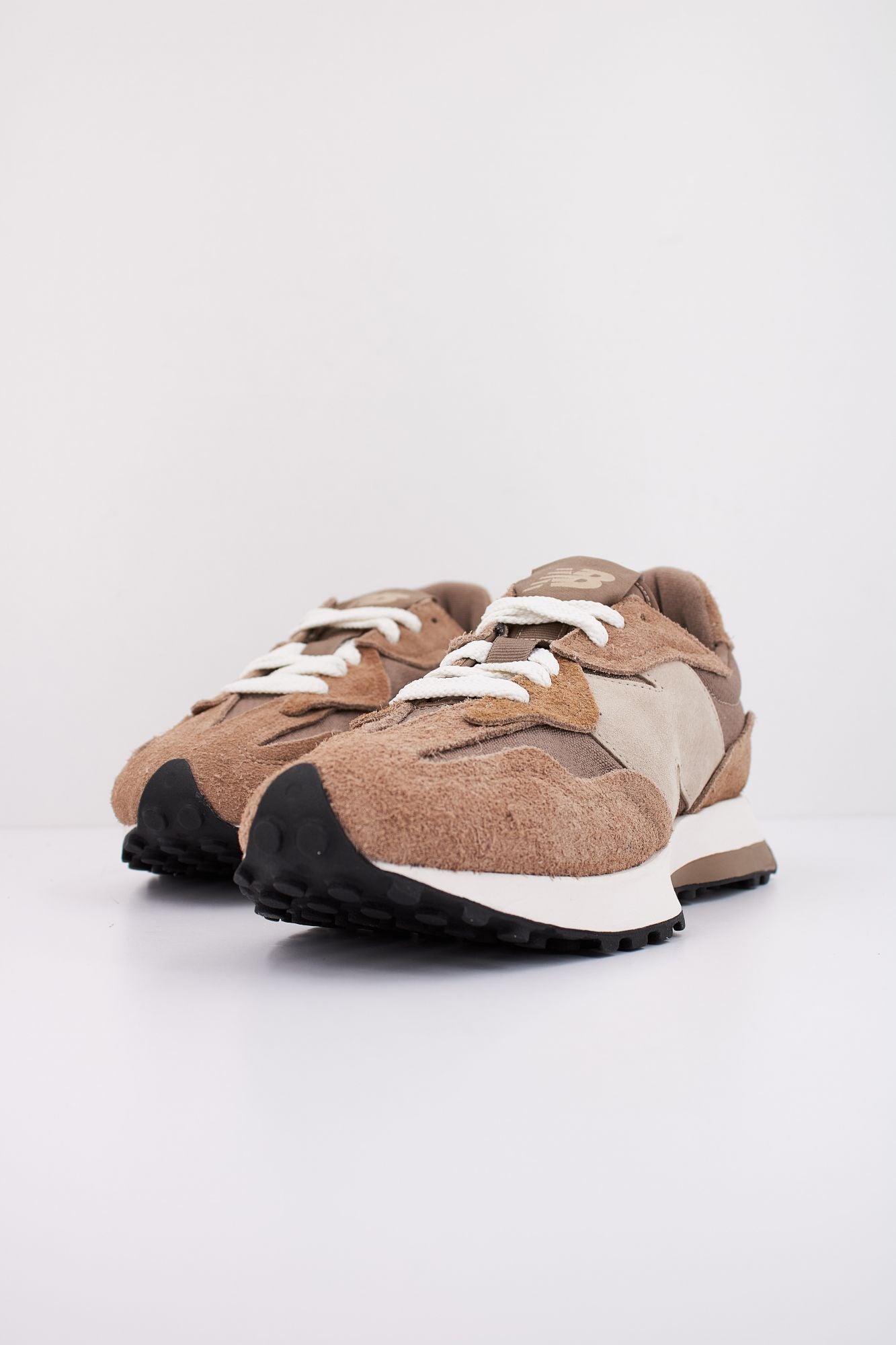 NEW BALANCE  en color MARRON (2)