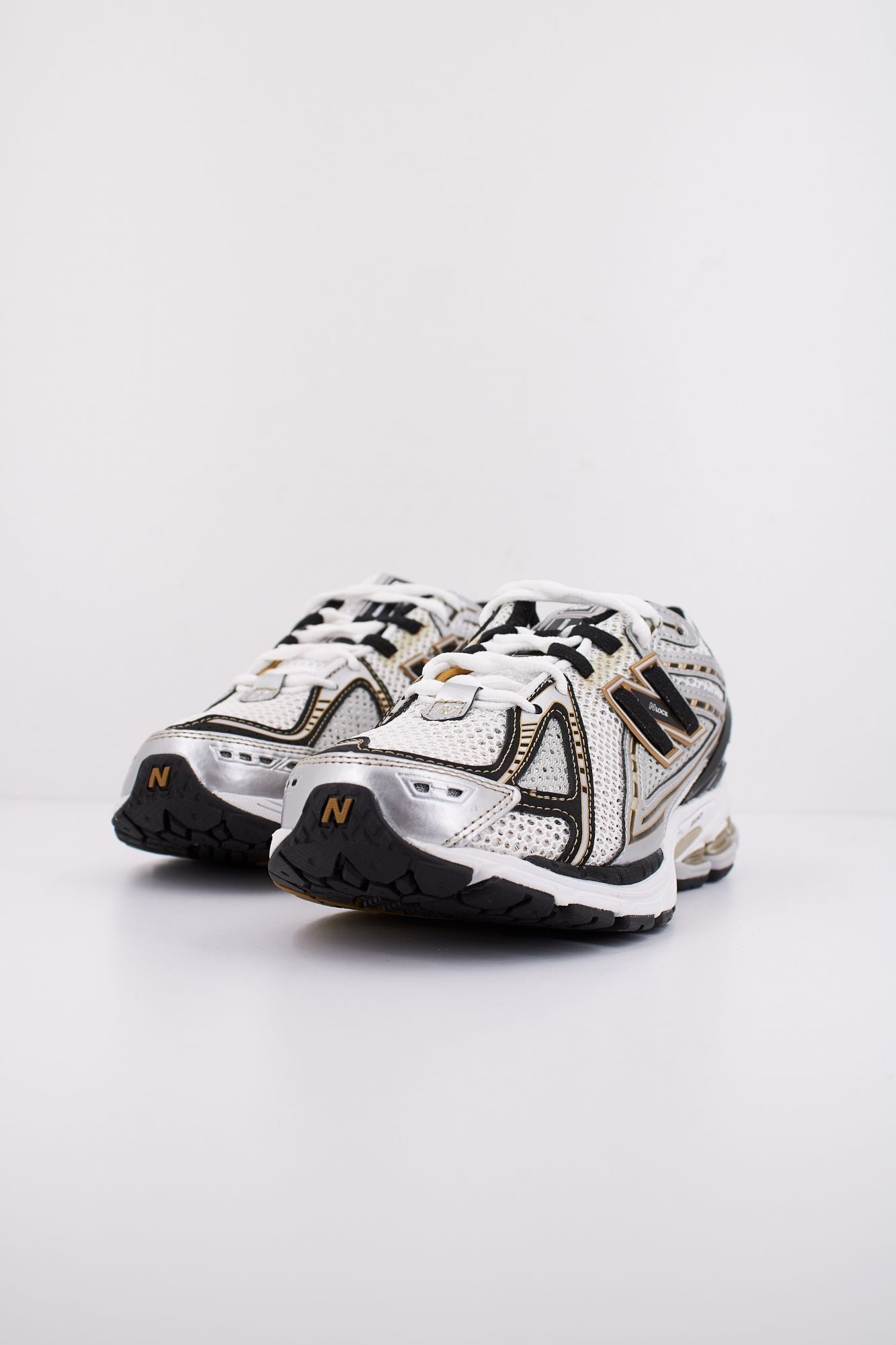 NEW BALANCE M1906 en color BLANCO (2)