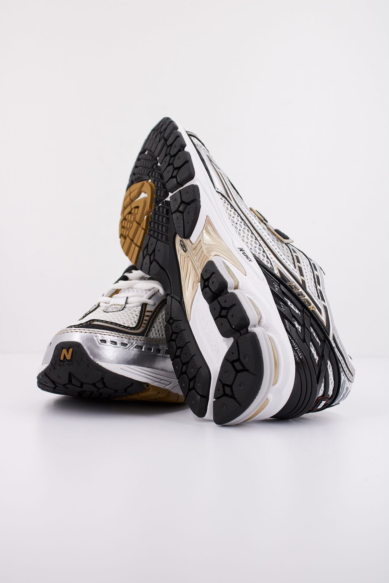 NEW BALANCE M1906 en color BLANCO (5)