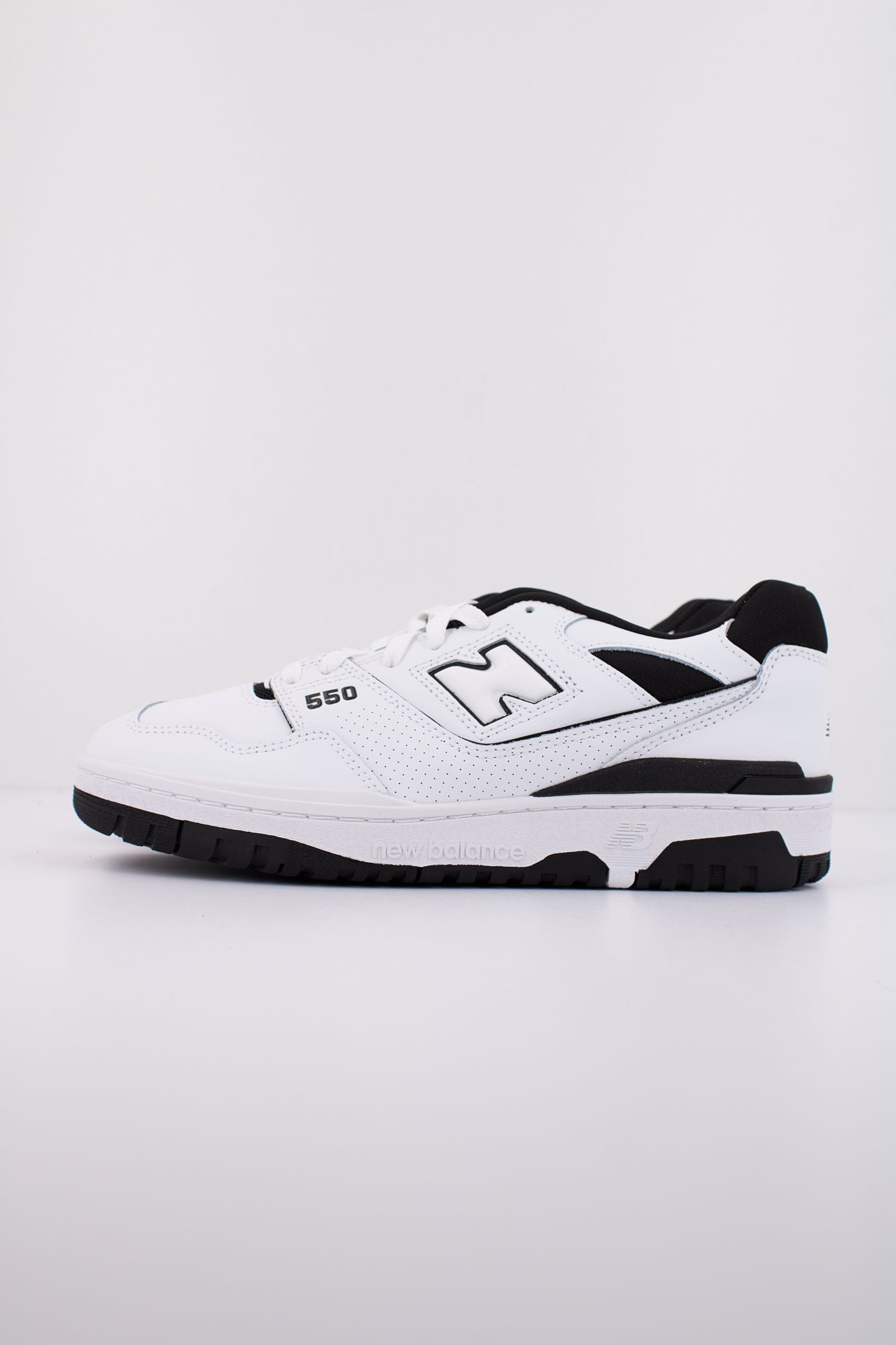 NEW BALANCE BB550  en color BLANCO (1)