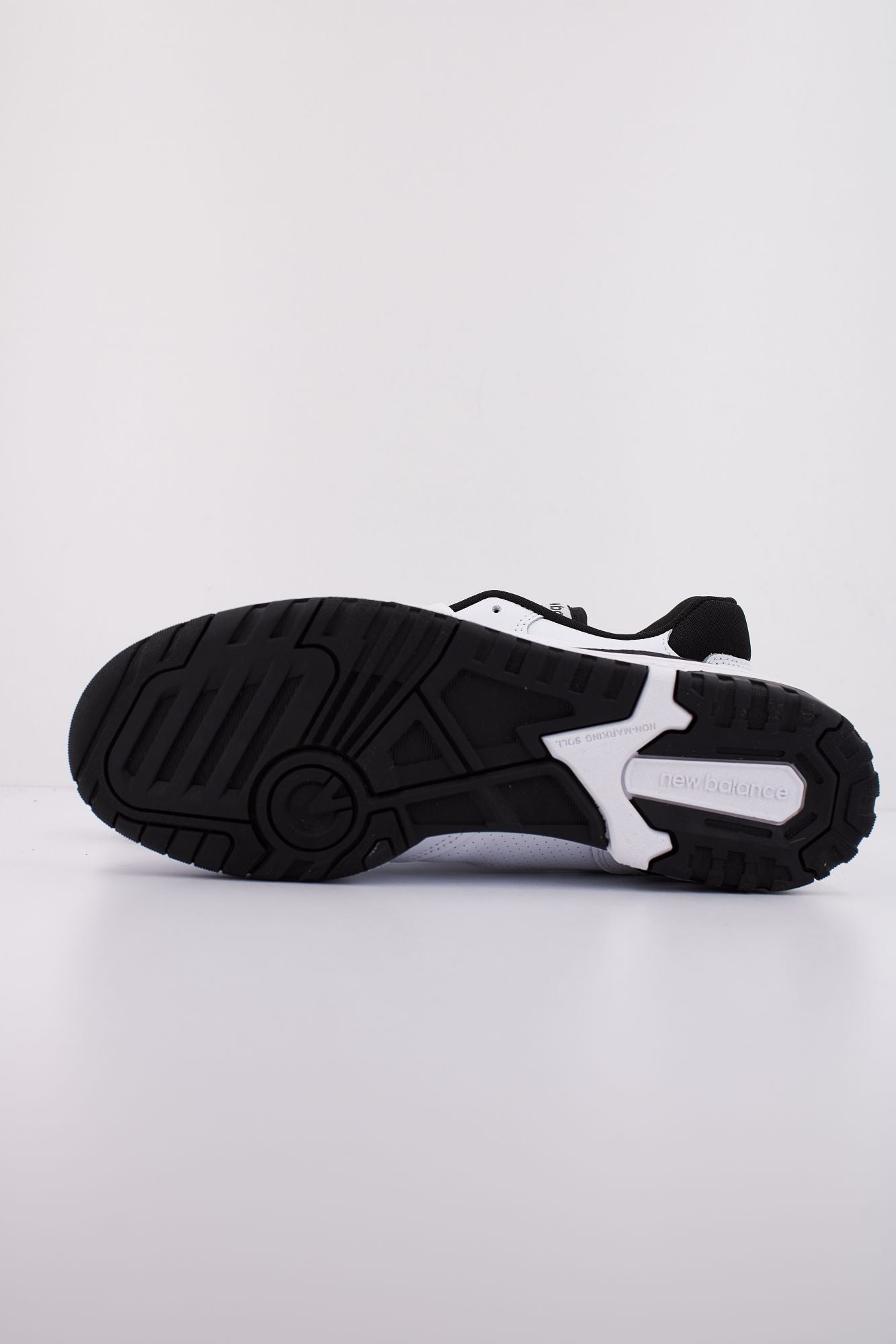 NEW BALANCE BB550  en color BLANCO (5)