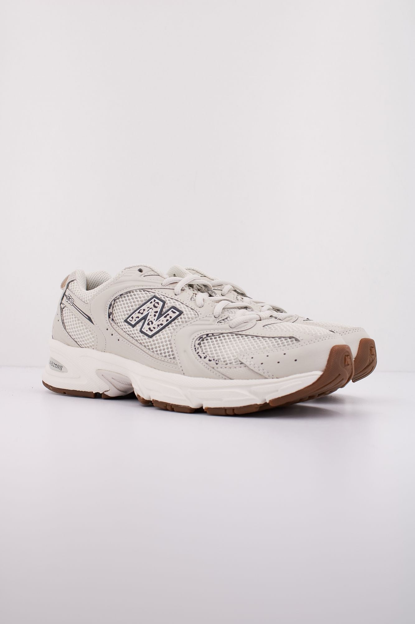 NEW BALANCE MR530 en color BEIS (2)