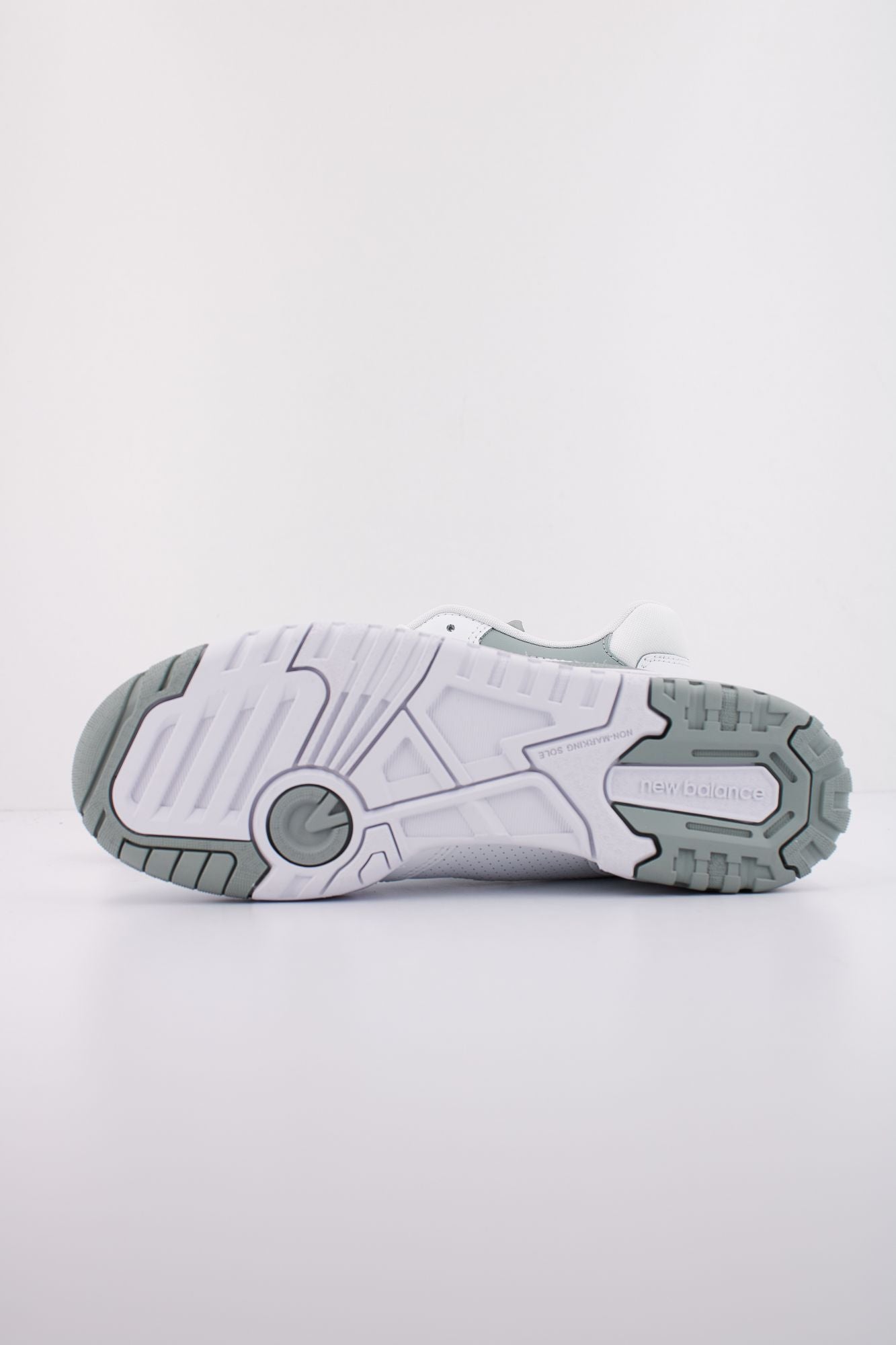 NEW BALANCE BBW550 en color BLANCO (5)