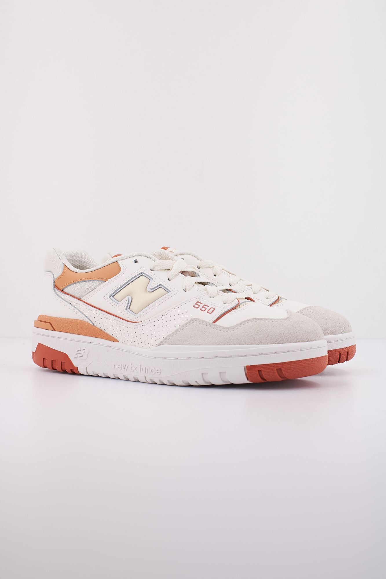 NEW BALANCE BBW550 en color BEIS (2)