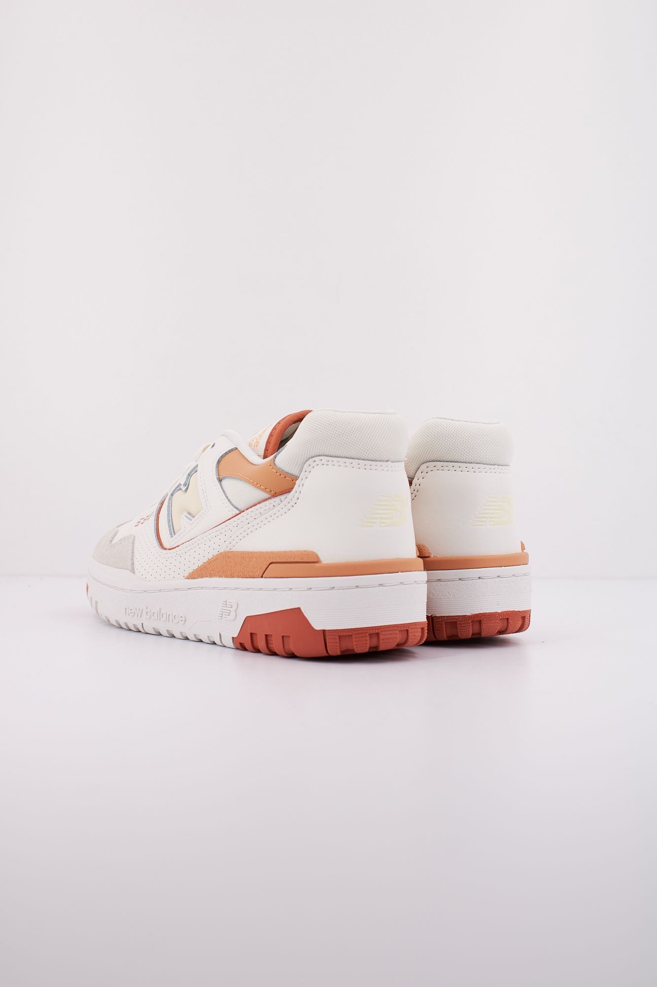 NEW BALANCE BBW550 en color BEIS (4)