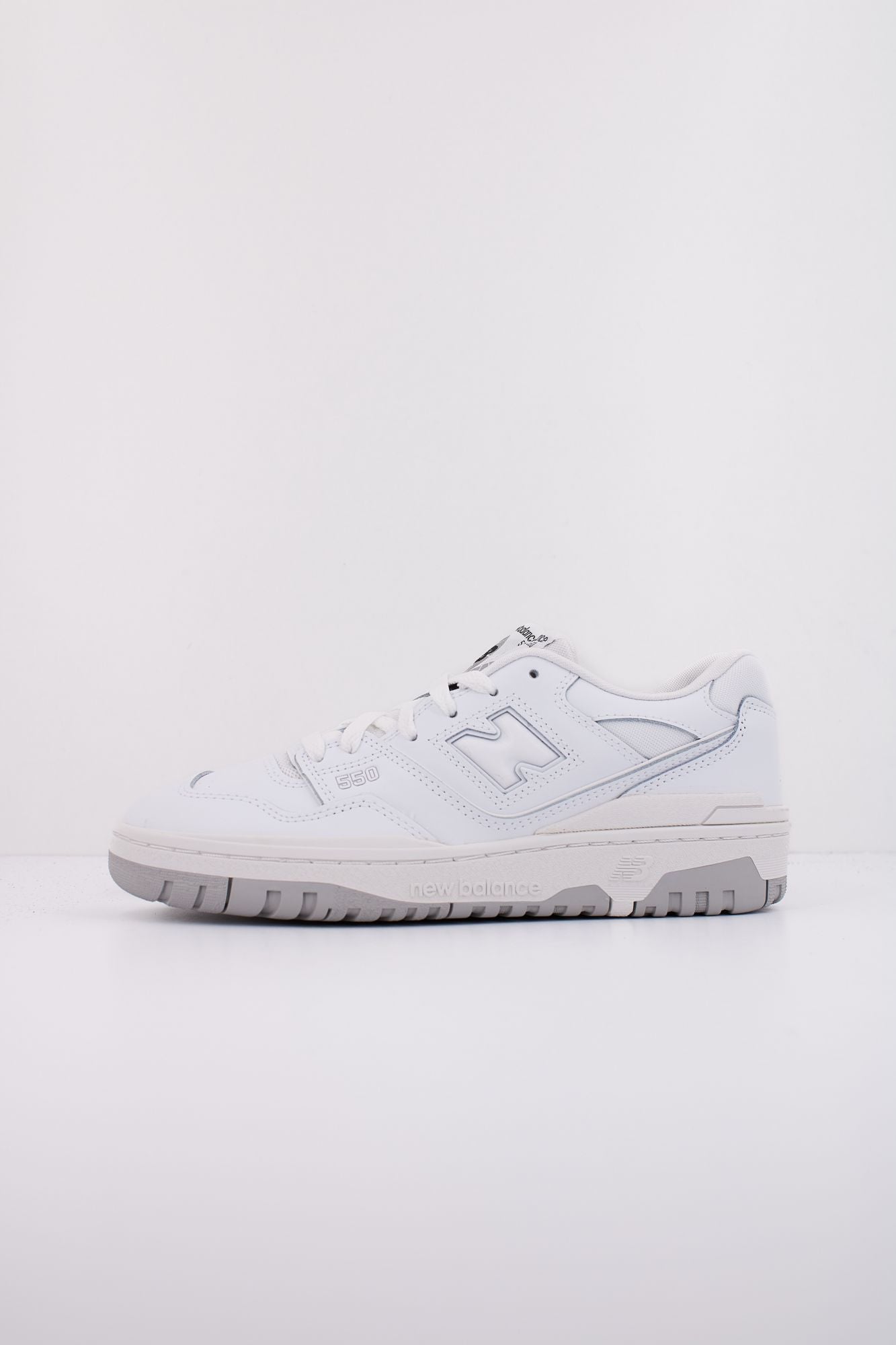 NEW BALANCE GSB550 en color BLANCO (1)