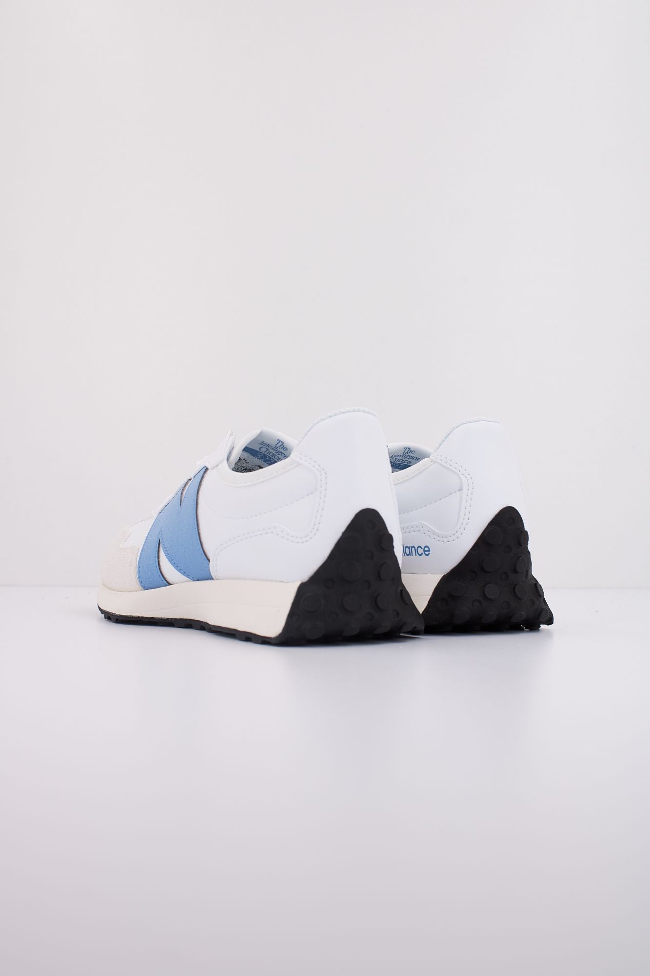 NEW BALANCE GS327 SW KIDS en color BLANCO (4)