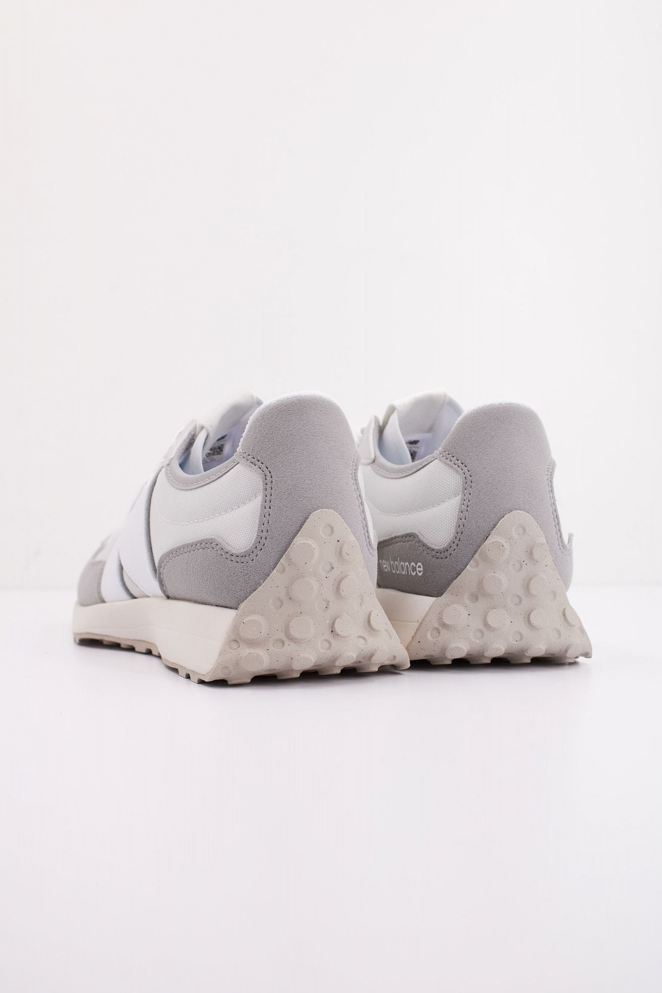 NEW BALANCE GS327 GM KIDS  en color GRIS (4)