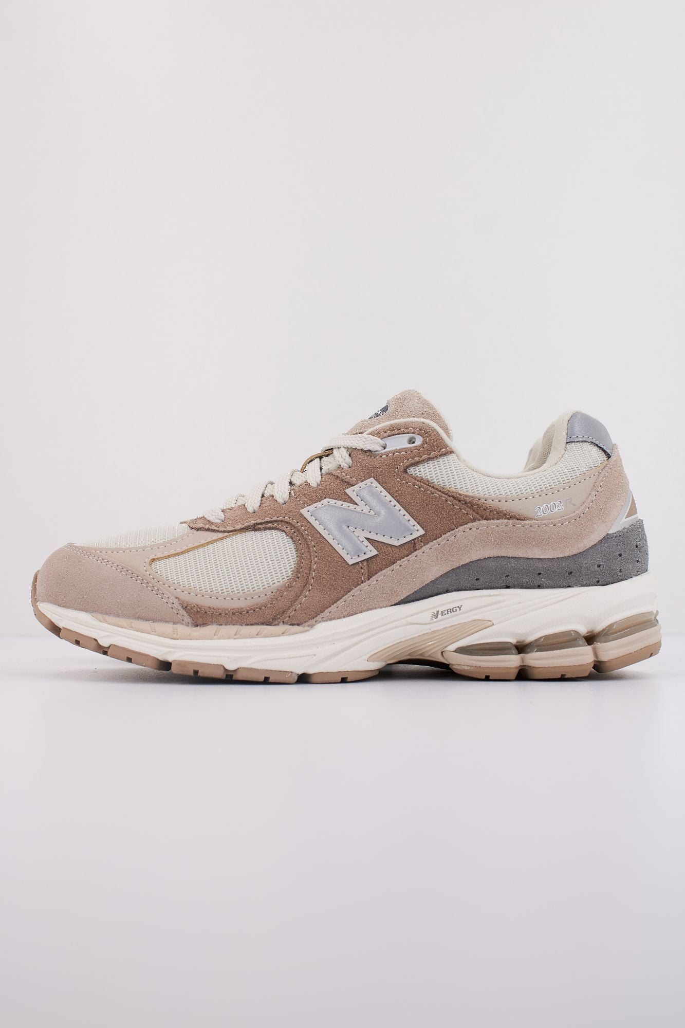 NEW BALANCE M2002 en color MARRON (1)