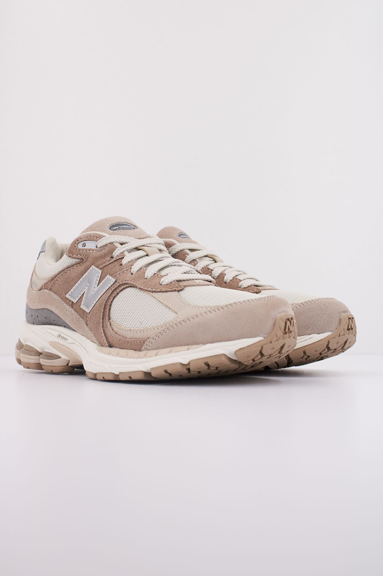 NEW BALANCE M2002 en color MARRON (2)