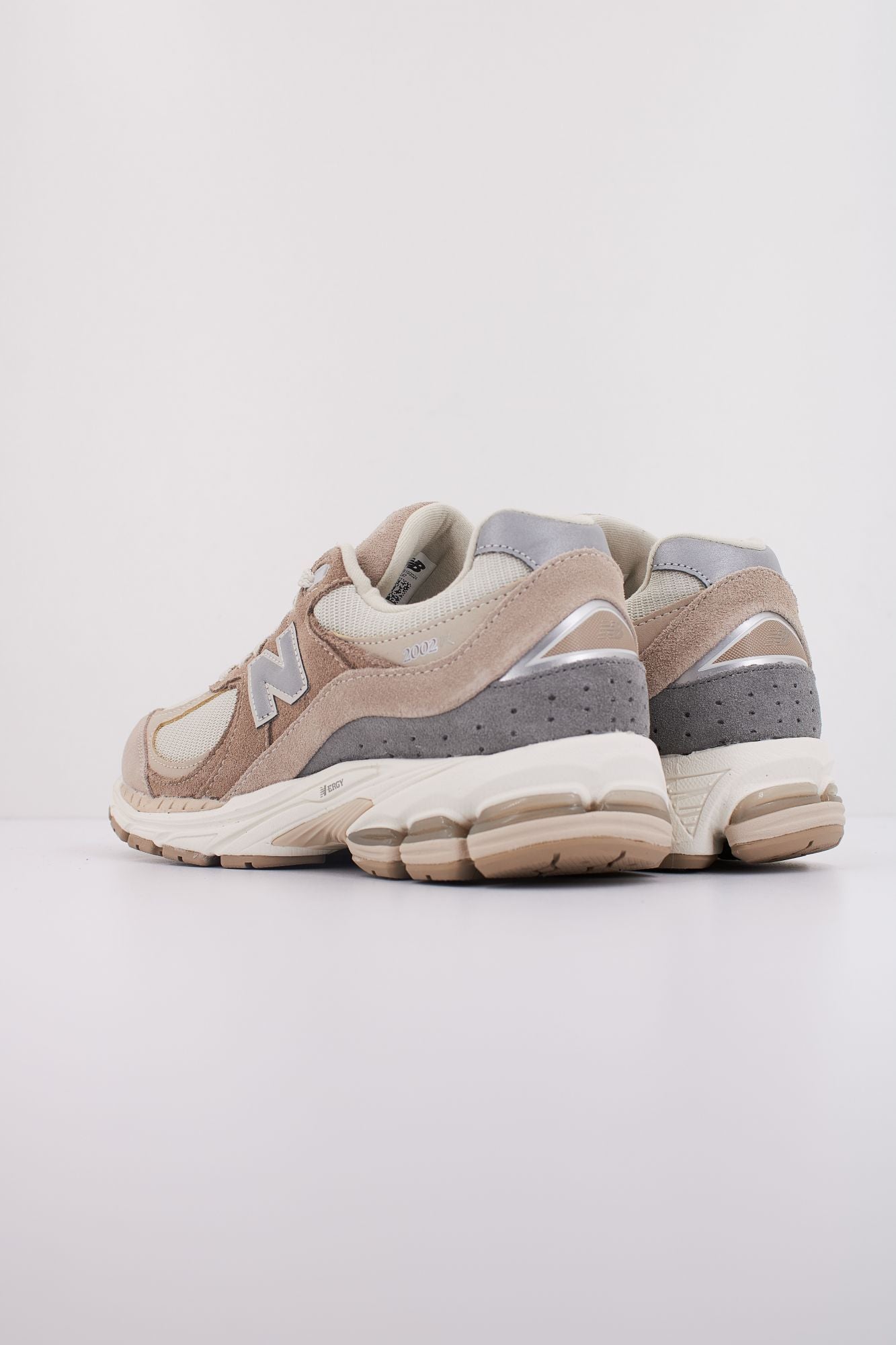 NEW BALANCE M2002 en color MARRON (4)