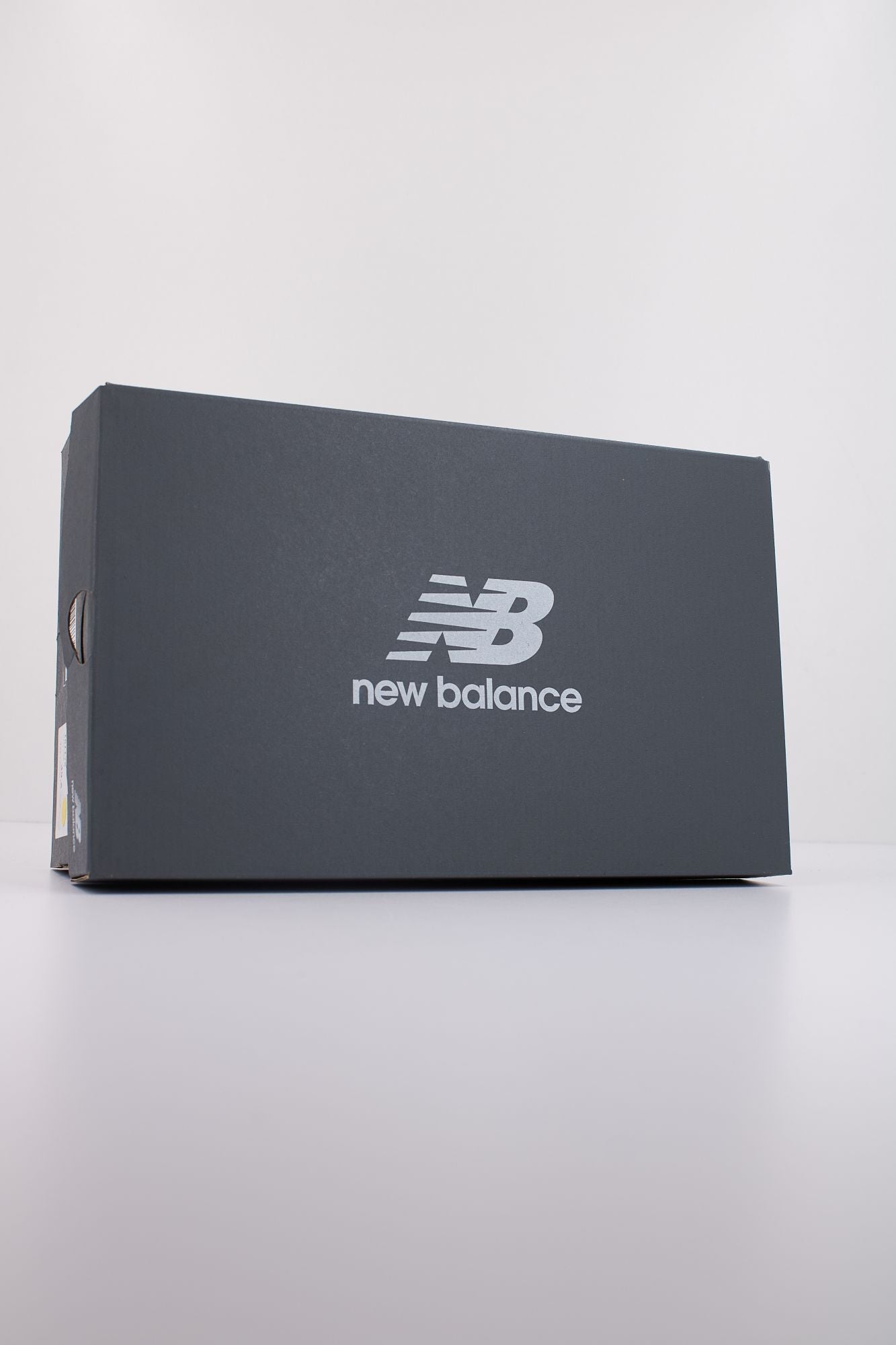 NEW BALANCE U530  en color BLANCO (6)