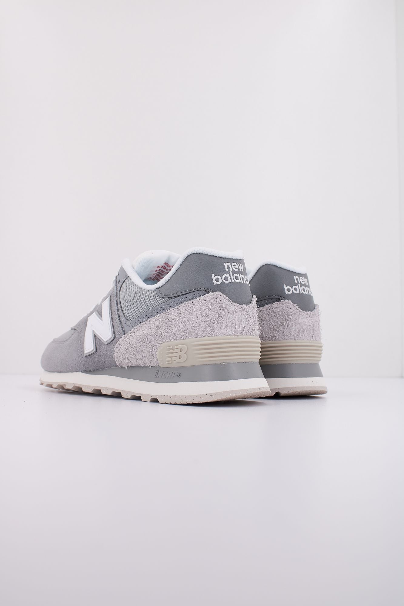 NEW BALANCE U574  en color GRIS (4)