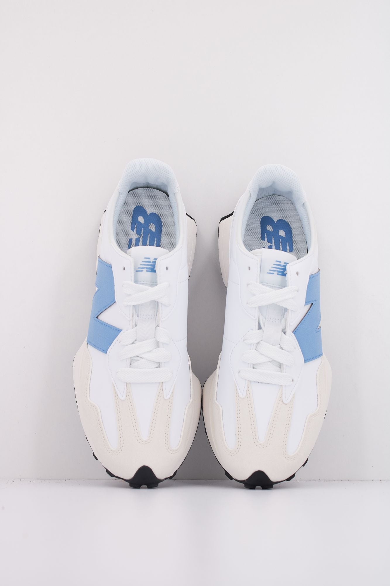 NEW BALANCE U327 SKB  en color BLANCO (3)