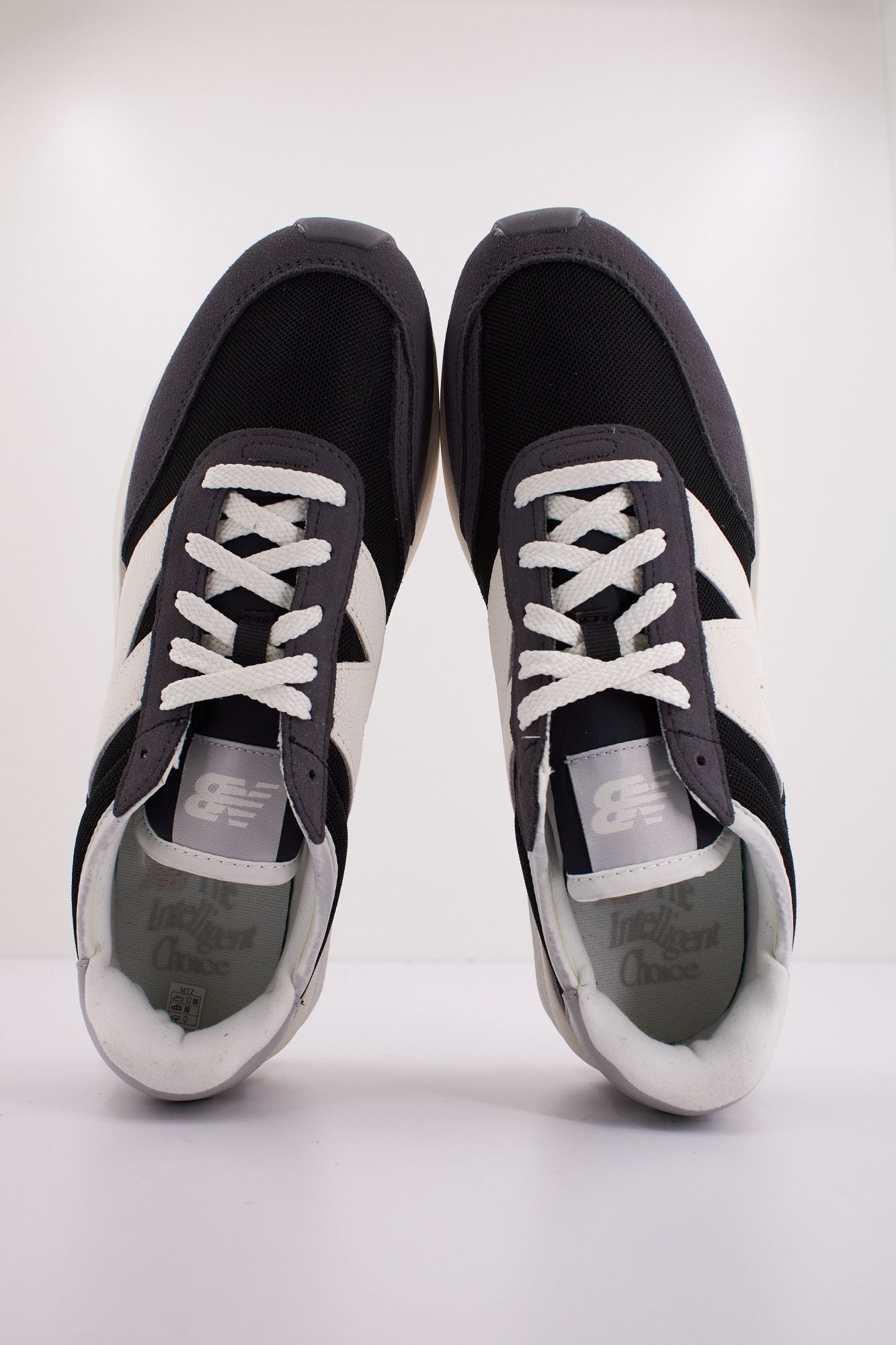 NEW BALANCE U370  en color GRIS (3)
