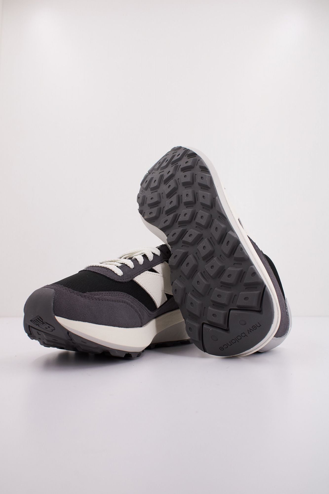 NEW BALANCE U370  en color GRIS (5)