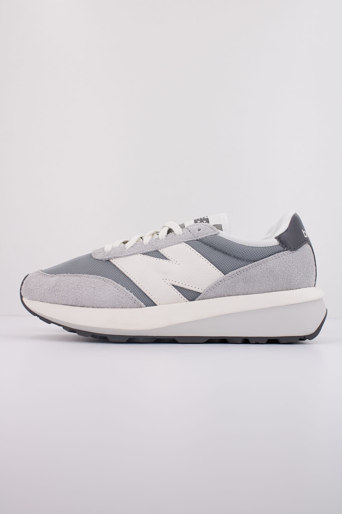 NEW BALANCE U370 en color GRIS (1)