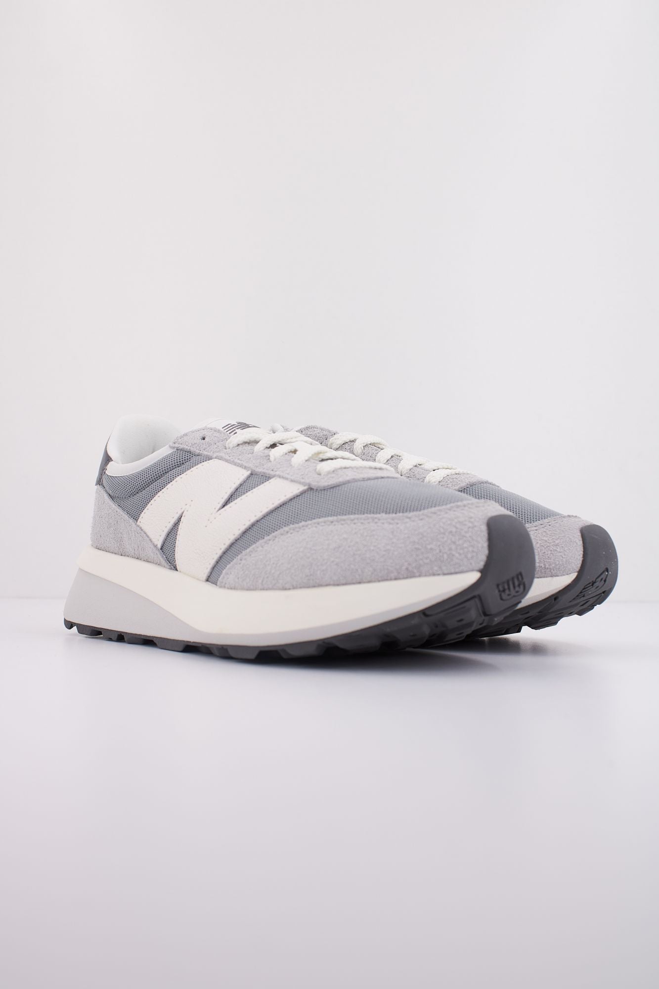 NEW BALANCE U370 en color GRIS (2)